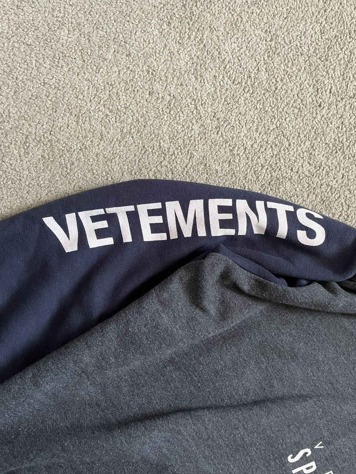Vetements SS18 Vetements UFO Reversible Logo Hoodie Size US S / EU 44-46 / 1 - 4 Thumbnail