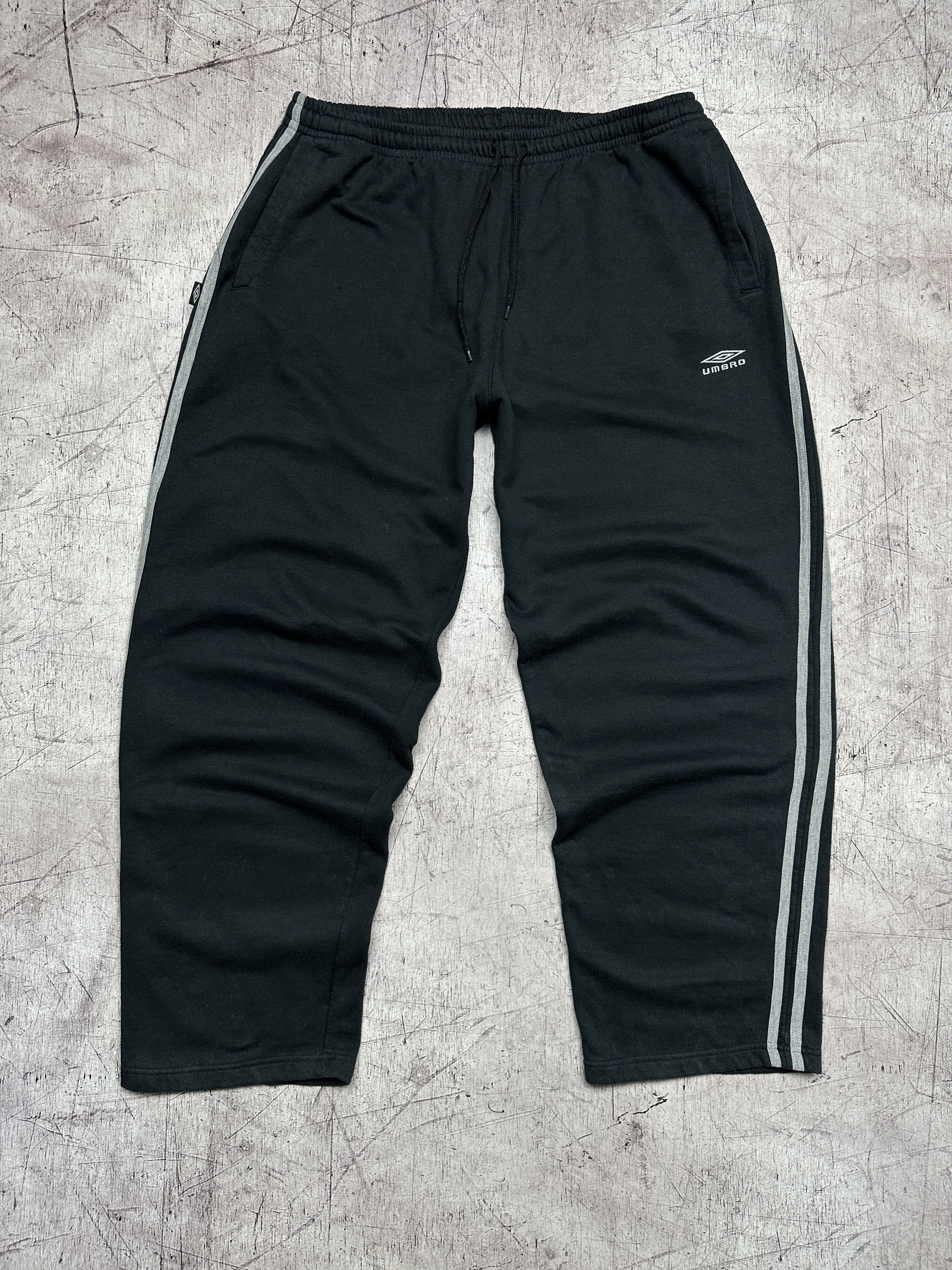 Umbro Umbro Vintage Mens Baggy Sweatpants Cotton Track Pants Size US 38 / EU 54 - 1 Thumbnail
