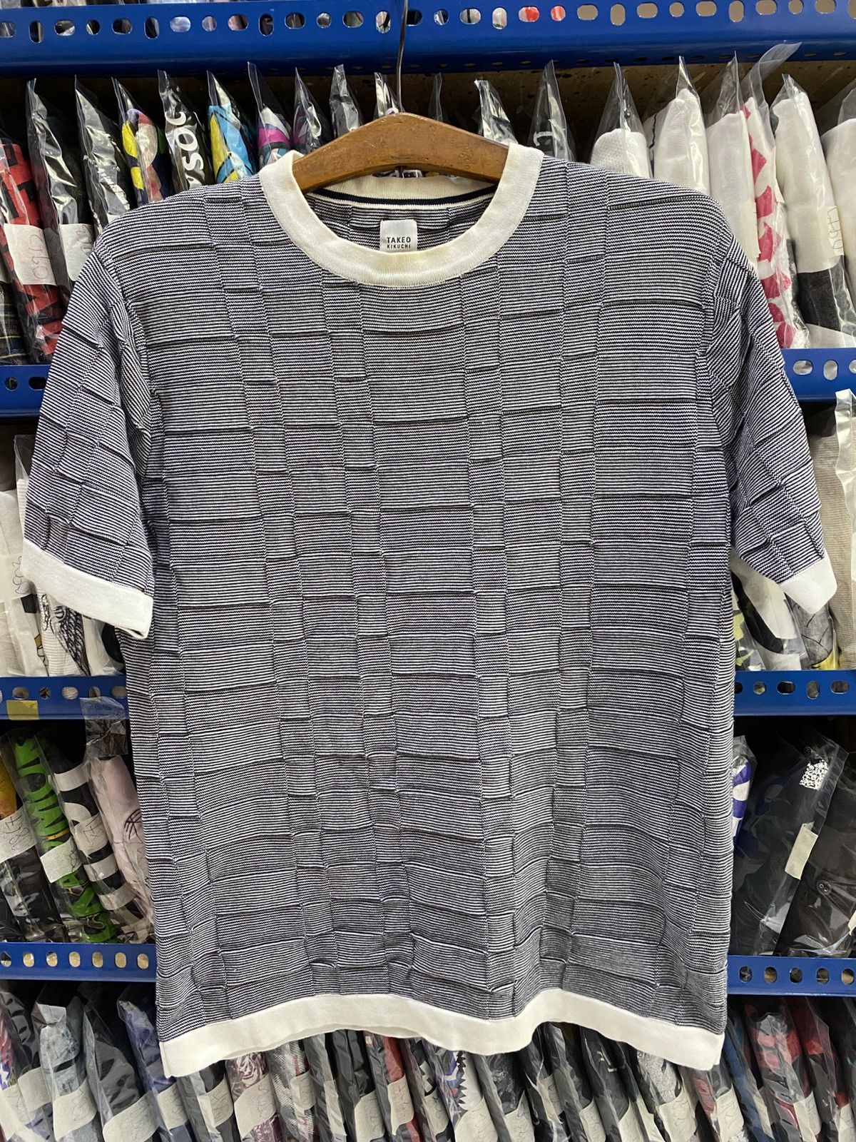 Japanese Brand TAKEO KIKUCHI TSHIRT Size US S / EU 44-46 / 1 - 1 Thumbnail