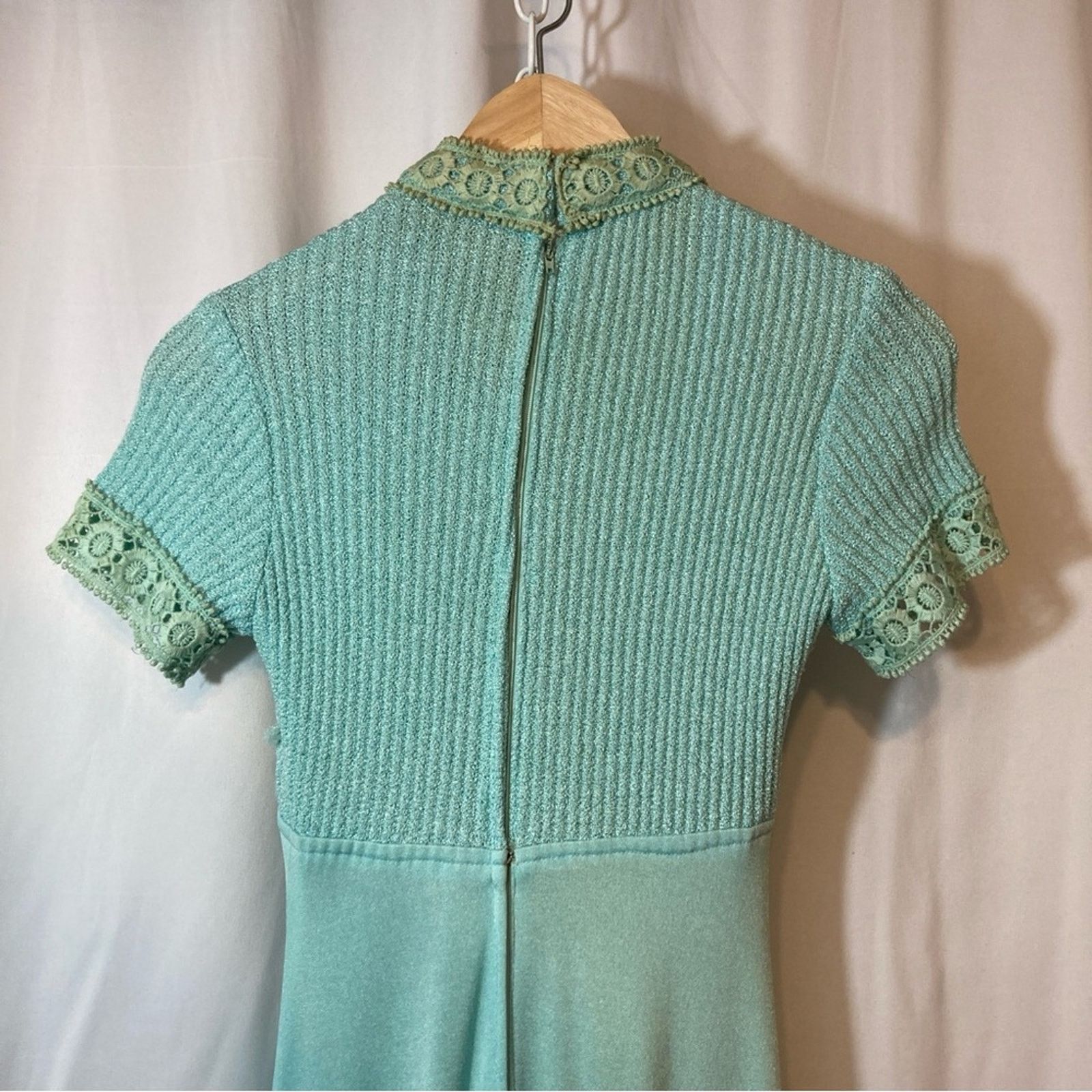 Vintage Vintage 60s 70s Elegant Empire Waist Crochet Knit Maxi Dress Size M / US 6-8 / IT 42-44 - 8 Thumbnail
