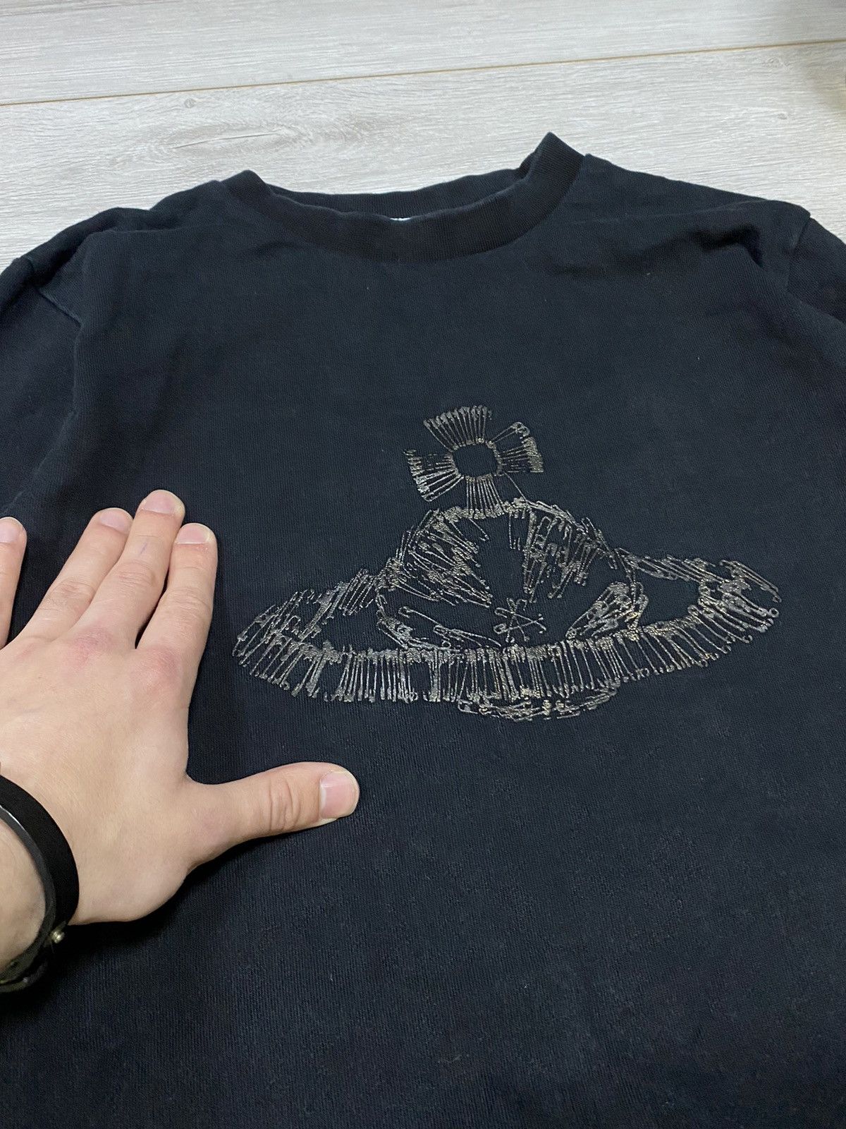 Vivienne Westwood Vivienne Westwood big orb Pin sweatshirt Size US M / EU 48-50 / 2 - 4 Thumbnail