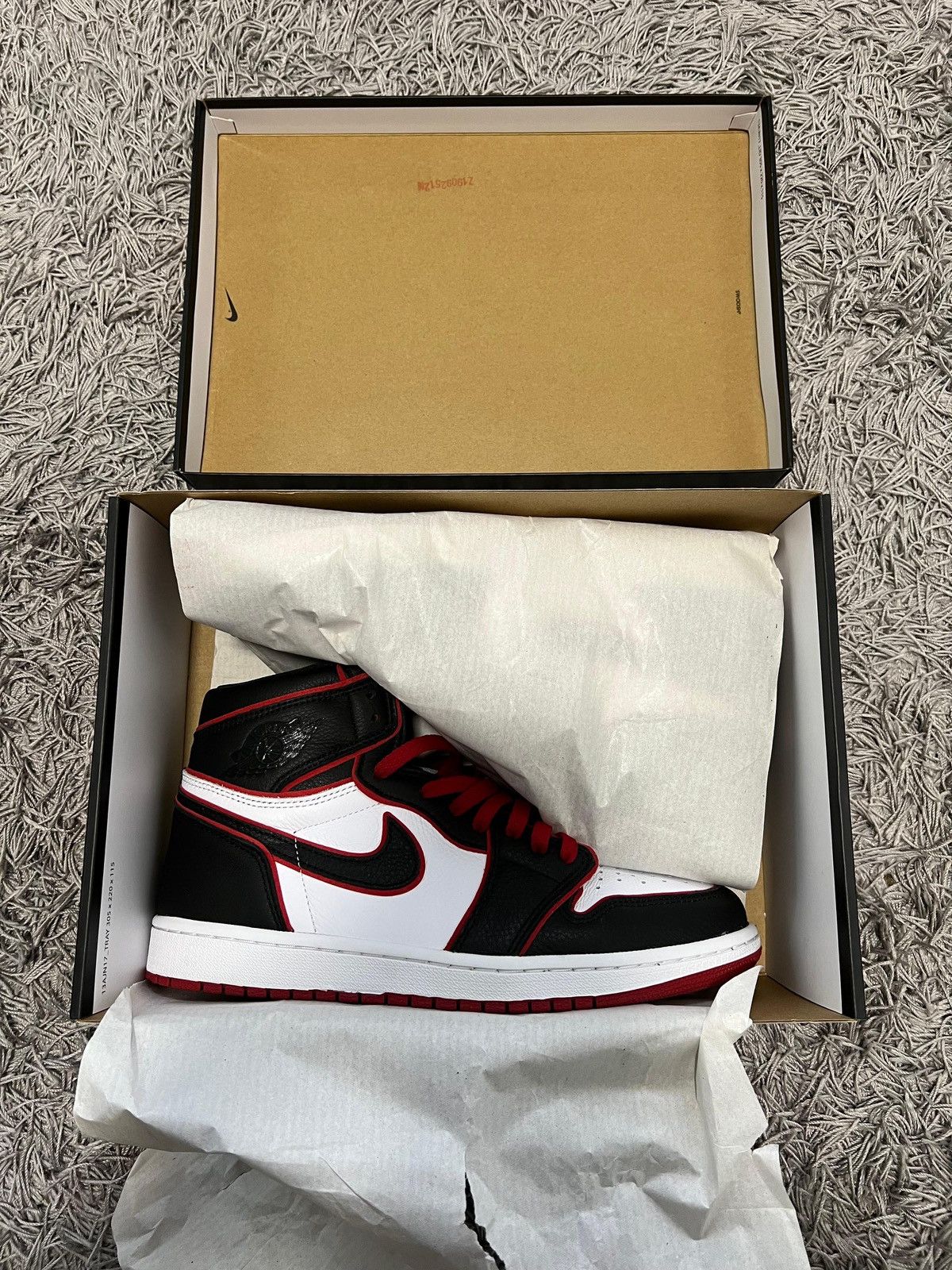 Nike Jordan 1 retro high Bloodline Size US 9 / EU 42 - 12 Thumbnail