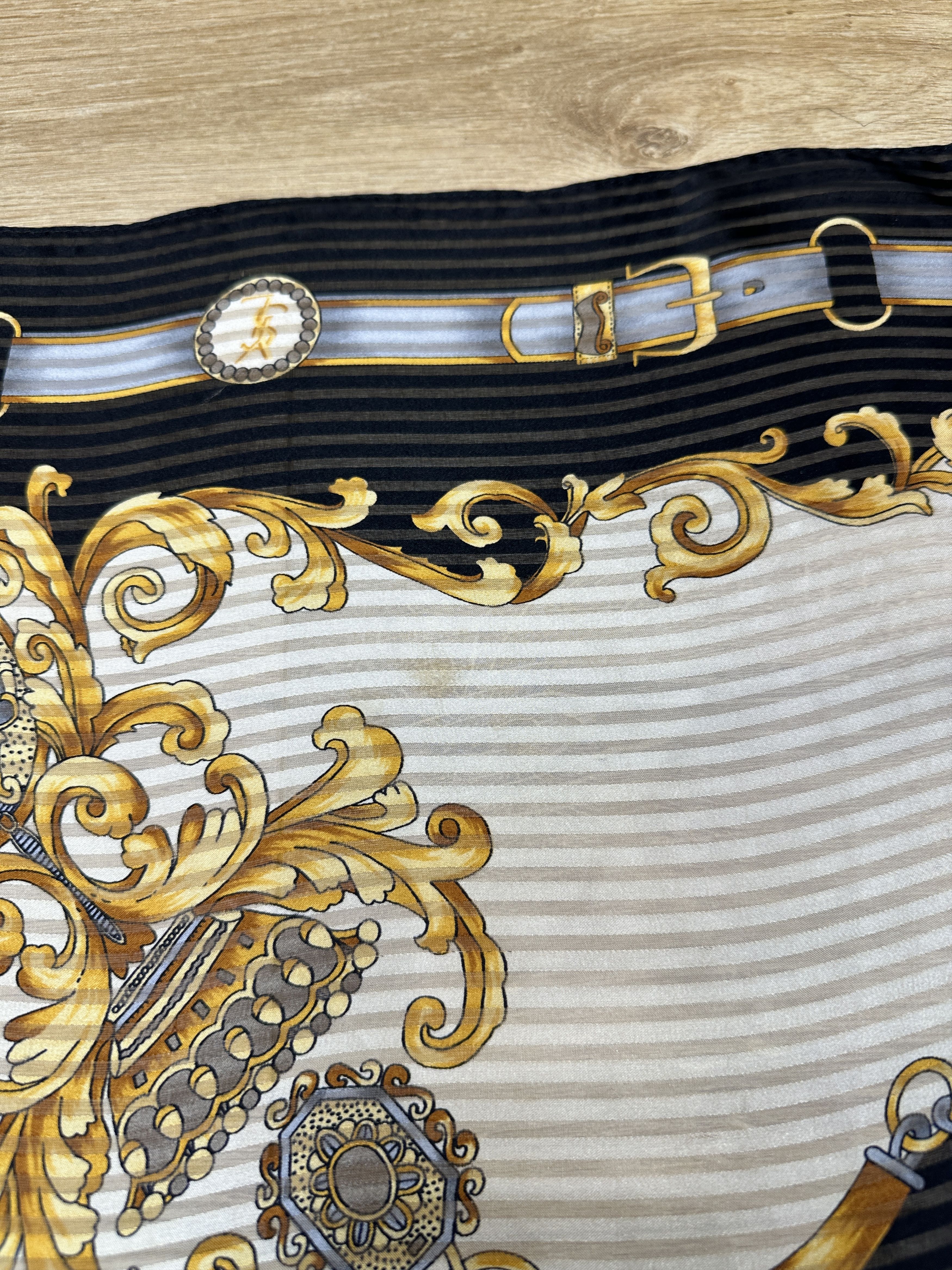 Yves Saint Laurent Yves Saint Laurent Silk Scarf Baroque Chain 85cm Square Size ONE SIZE - 10 Thumbnail