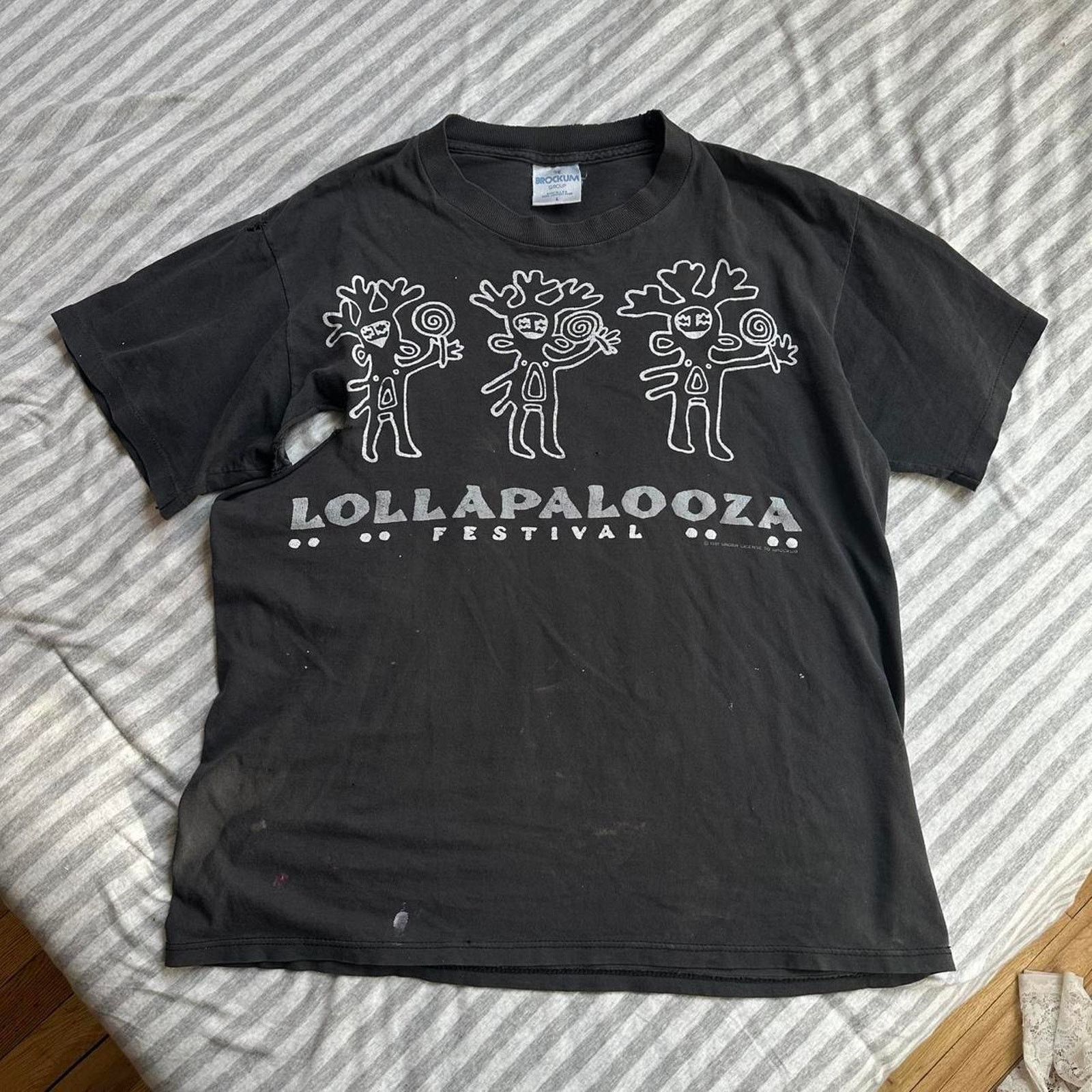 Band Tees × Vintage Rare Vintage 90s Lolla Palooza Thrashed Graphic Band Shirt Size US M / EU 48-50 / 2 - 3 Thumbnail