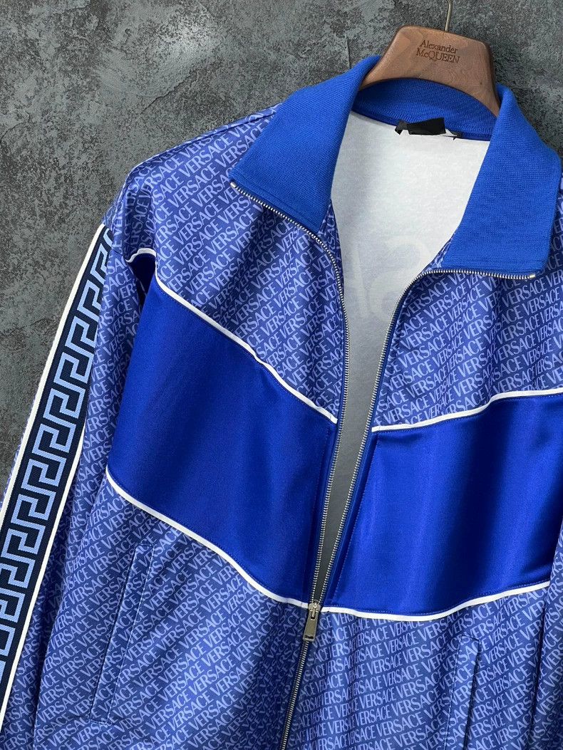 Versace Versace Blue letter print coat Size US XXL / EU 58 / 5 - 5 Thumbnail