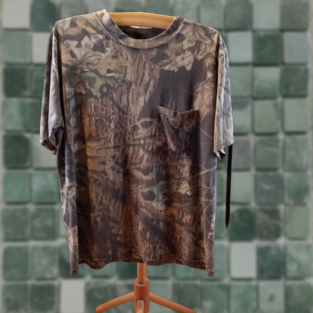Vintage VINTAGE Mossy Oak Camouflage One Pocket T-Shirt SZ Large Men's Shirt Camouflage Short Sleeve Crew Neck USA Retro Pockets 90s Size US L / EU 52-54 / 3 - 1 Thumbnail