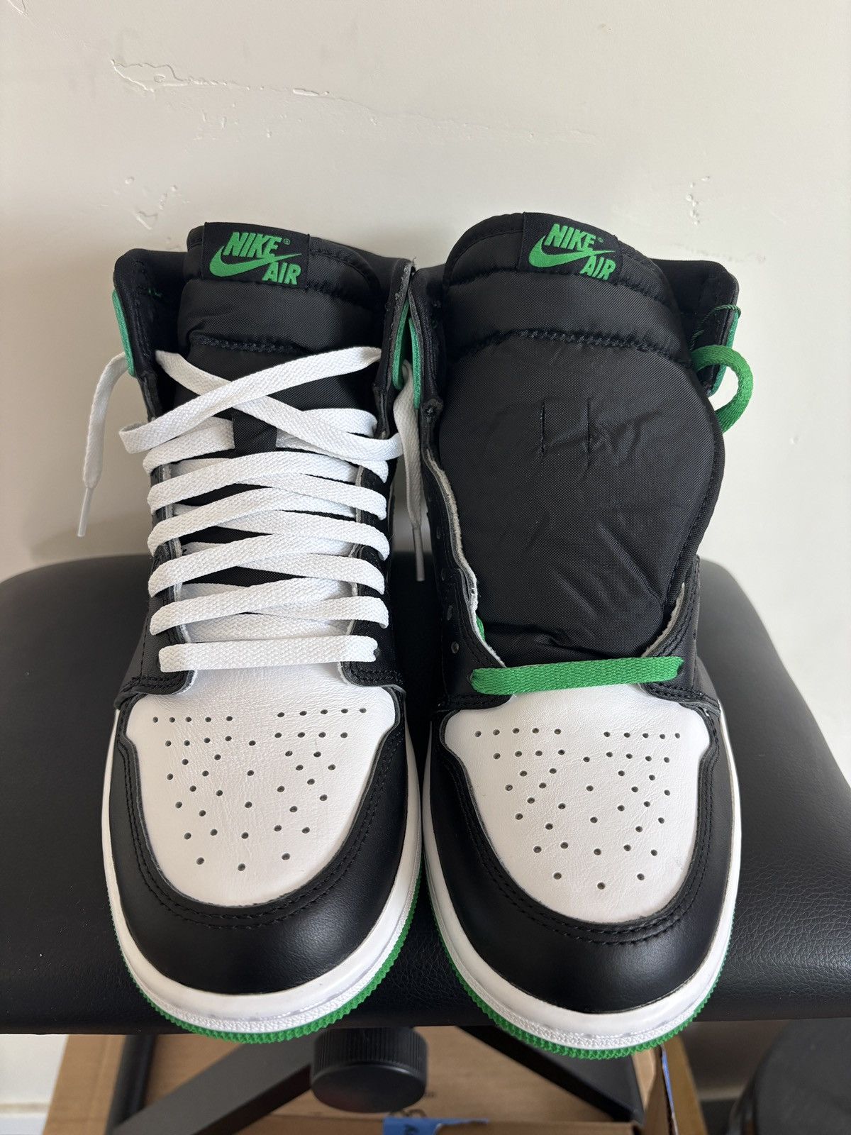 Jordan Brand Jordan 1 High Lucky Green 2023 Size US 9 / EU 42 - 4 Thumbnail