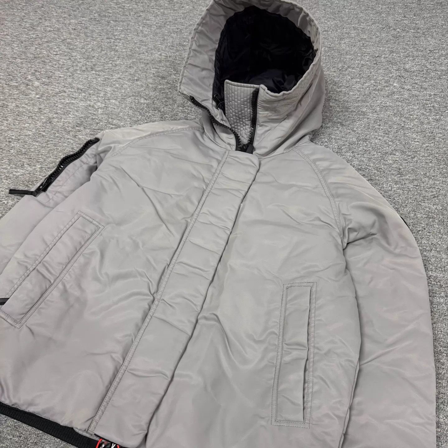 Canada Goose Canada Goose light gray hooded short down jacket M 99 new Size M / US 6-8 / IT 42-44 - 4 Thumbnail