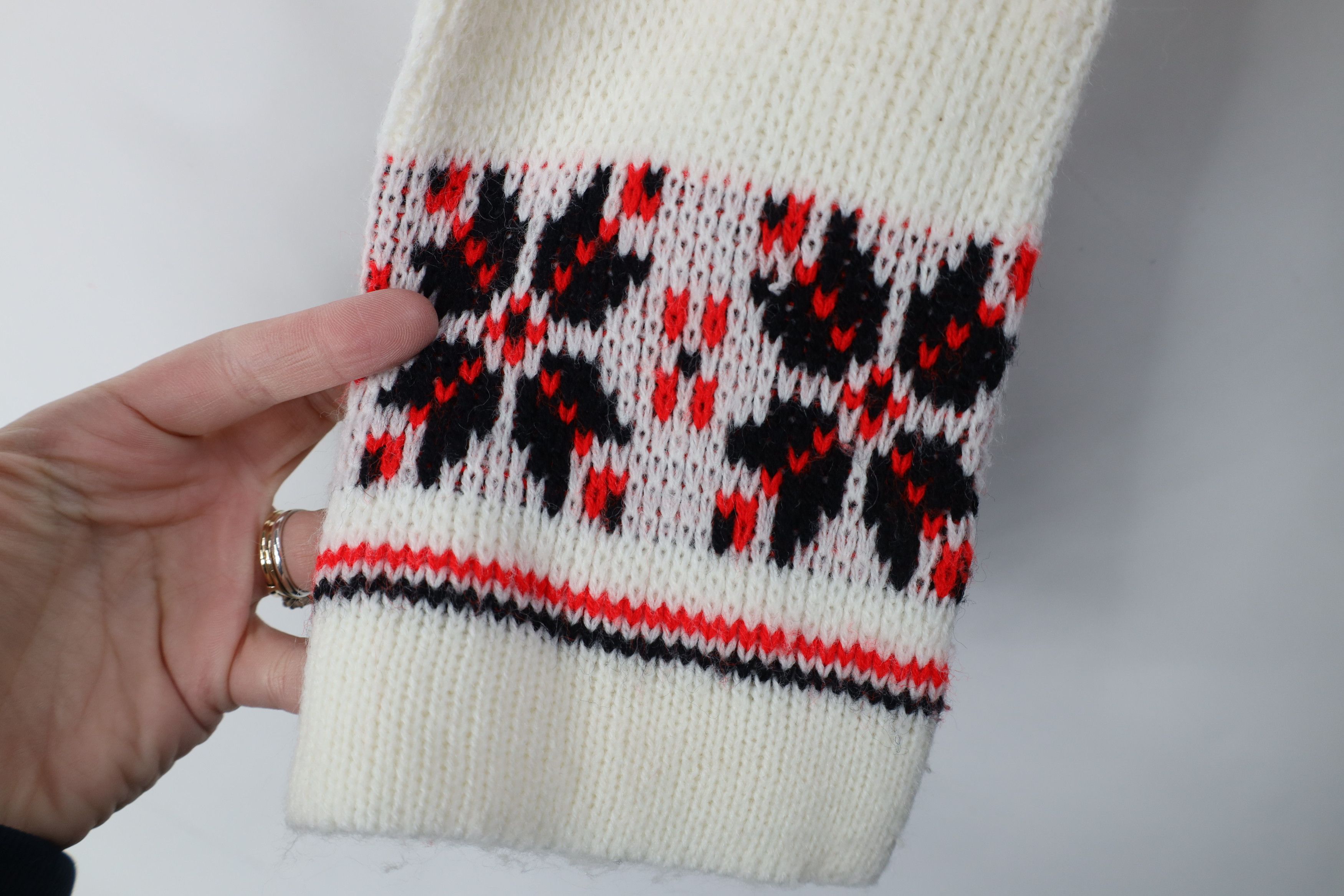 Vintage Vintage 70s Streetwear Belted Snowflake Cardigan Sweater USA Size L / US 10 / IT 46 - 8 Thumbnail