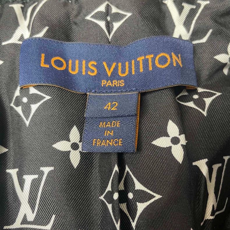 Louis Vuitton Louis Vuitton Black leather card with small fragrance coat Size US XS / EU 42 / 0 - 3 Thumbnail