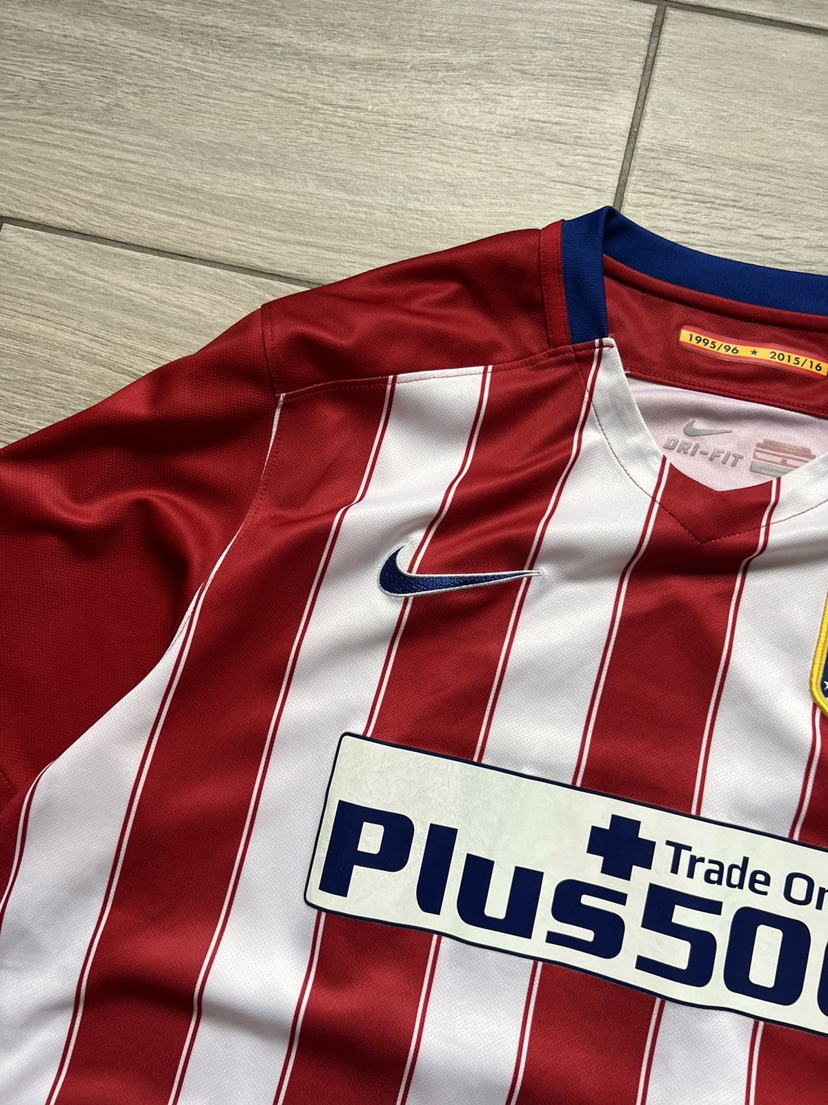 Nike Nike ATLETICO MADRID 2016 2017 HOME SOCCER SHIRT JERSEY Size US L / EU 52-54 / 3 - 9 Thumbnail