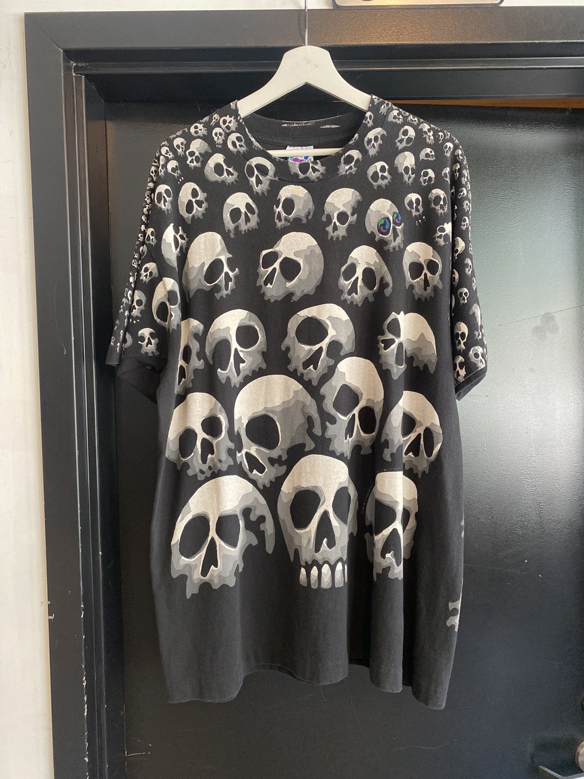 image of Liquid Blue Skull Pile Tee in Black, Men's (Size XL)