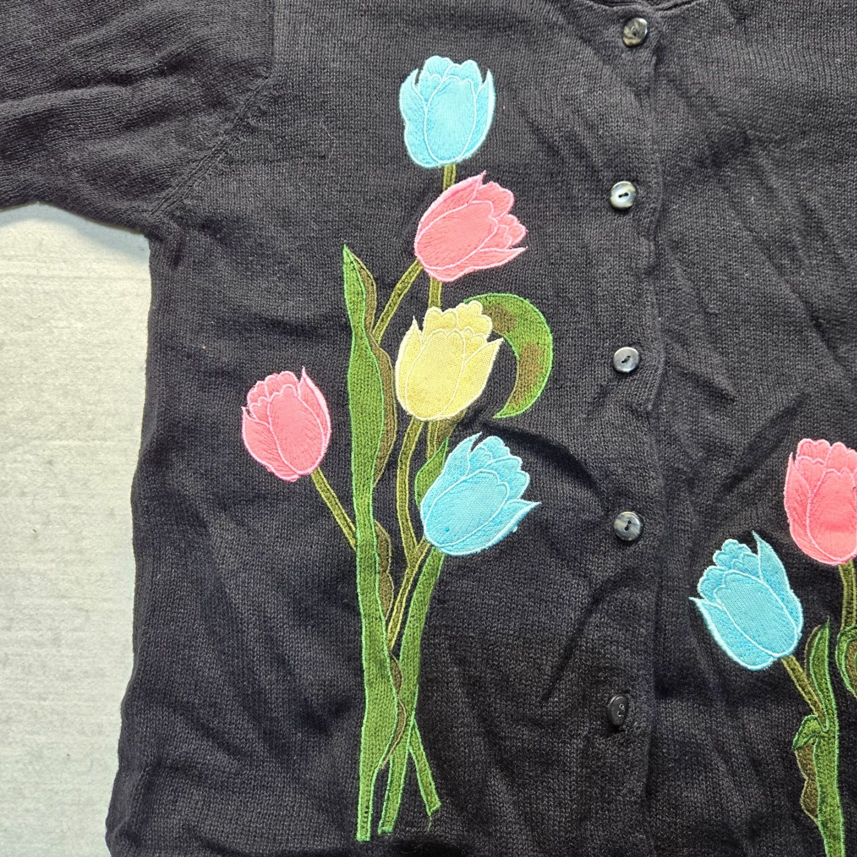 Vintage VINTAGE Two Twenty Black Floral Rose Embroidered Cardigan Sweater L Womens Size L / US 10 / IT 46 - 2 Thumbnail