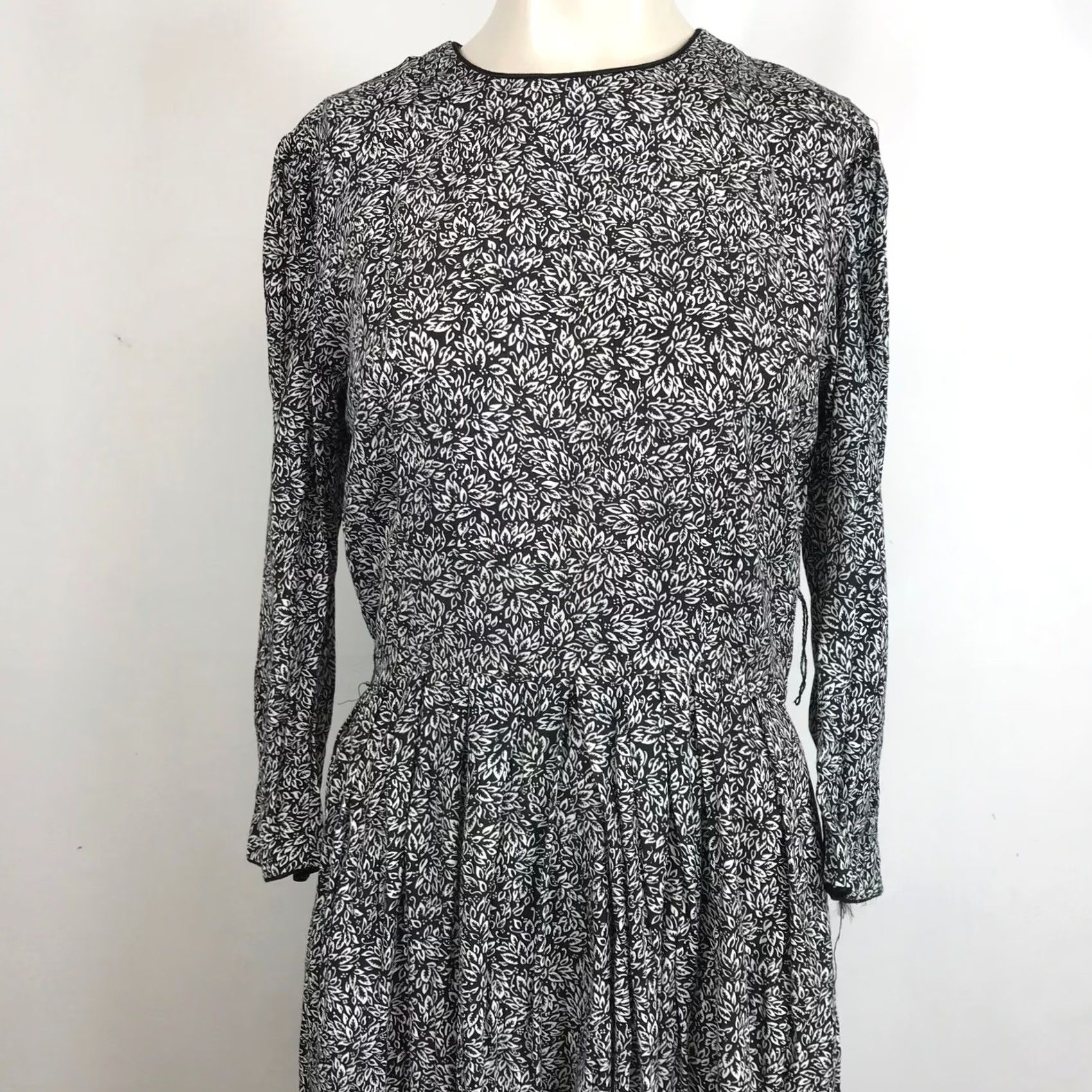 Vintage VINTAGE Lanz Originals Floral Print Midi Dress Size 10 Black Long Sleeve Womens Size L / US 10 / IT 46 - 2 Thumbnail