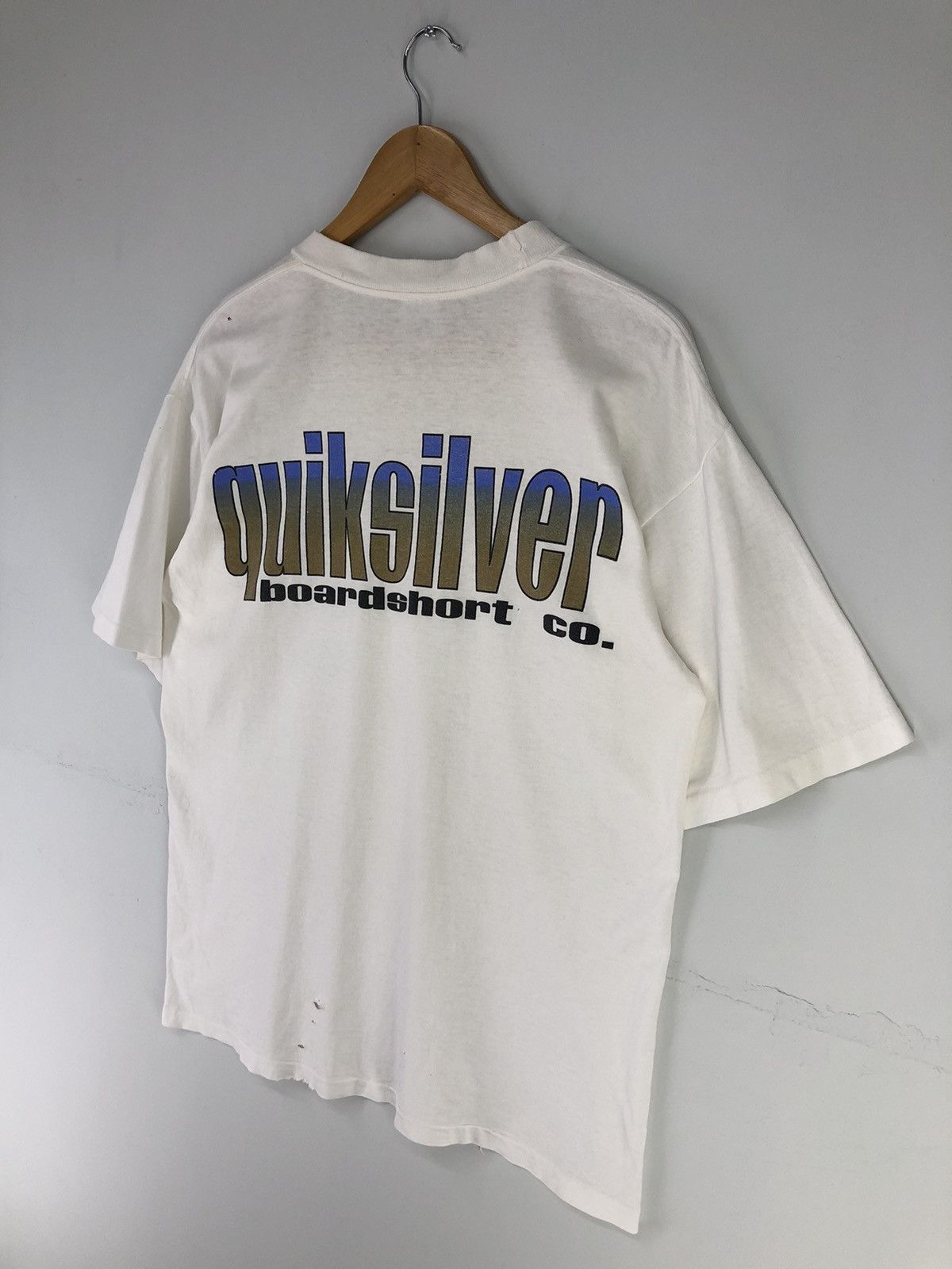 Quiksilver Vintage Quiksilver Big Spellout Distressed Tshirt Size US L / EU 52-54 / 3 - 16 Thumbnail