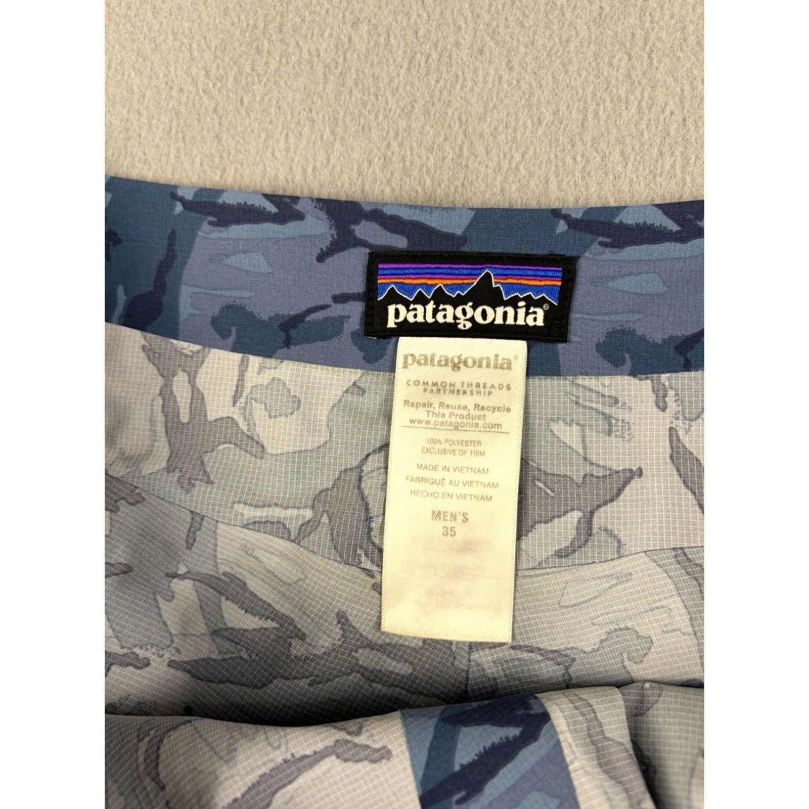 Patagonia Patagonia Shorts Mens 33 Camo Wavefarer Board Swim Trunks Hiking Outdoor Casual Board Shorts Mens Regular Blue 90s? Size US 35 - 4 Thumbnail