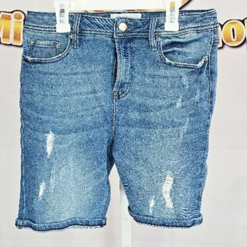 Other Fashion Nova Distressed Denim Jean Shorts Light Wash Size 9 Size 30" / US 8 / IT 44 - 1 Thumbnail