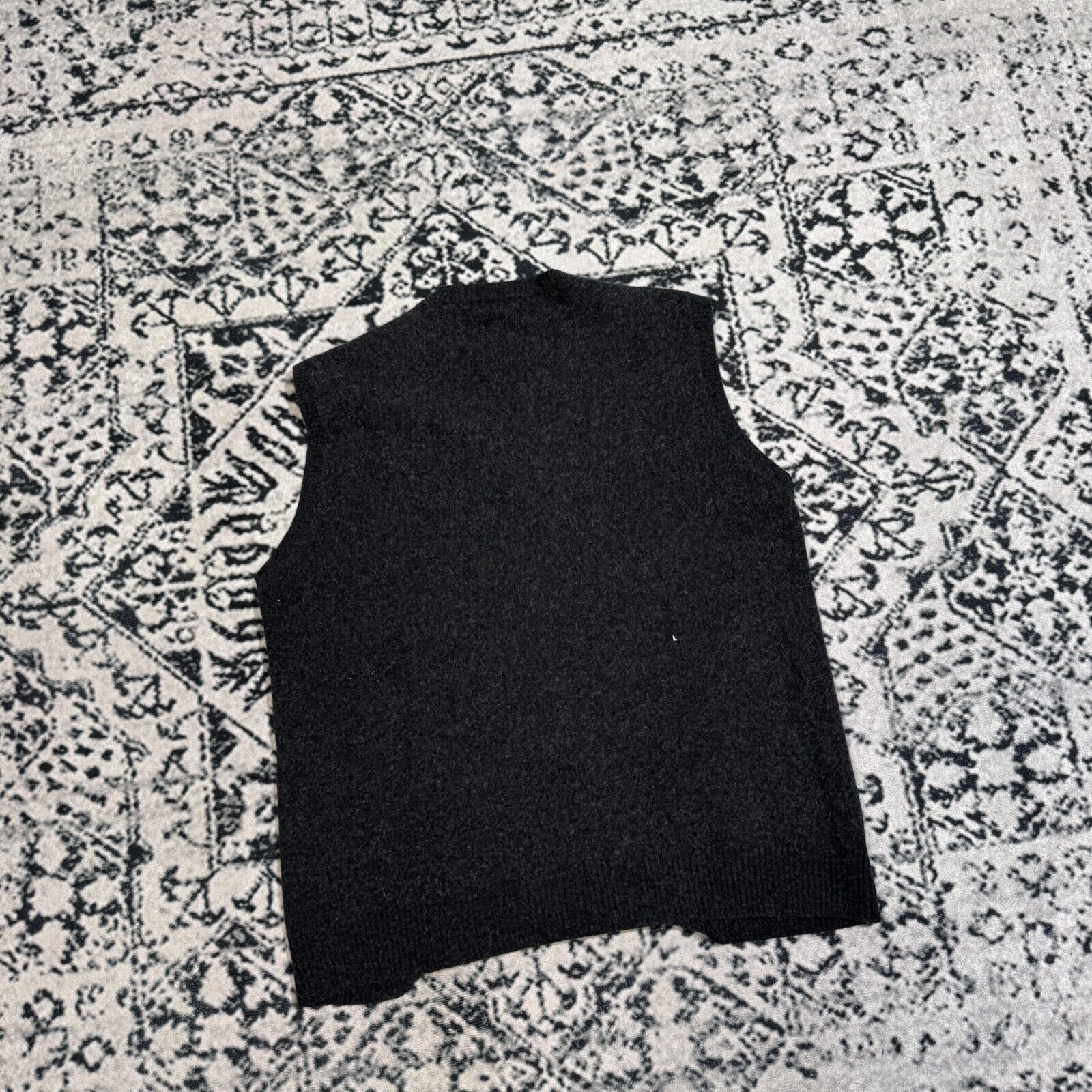 Vintage Vintage Unisex Black Wool Vest Sweater Size M 90s Oldmoney Size US M / EU 48-50 / 2 - 12 Thumbnail