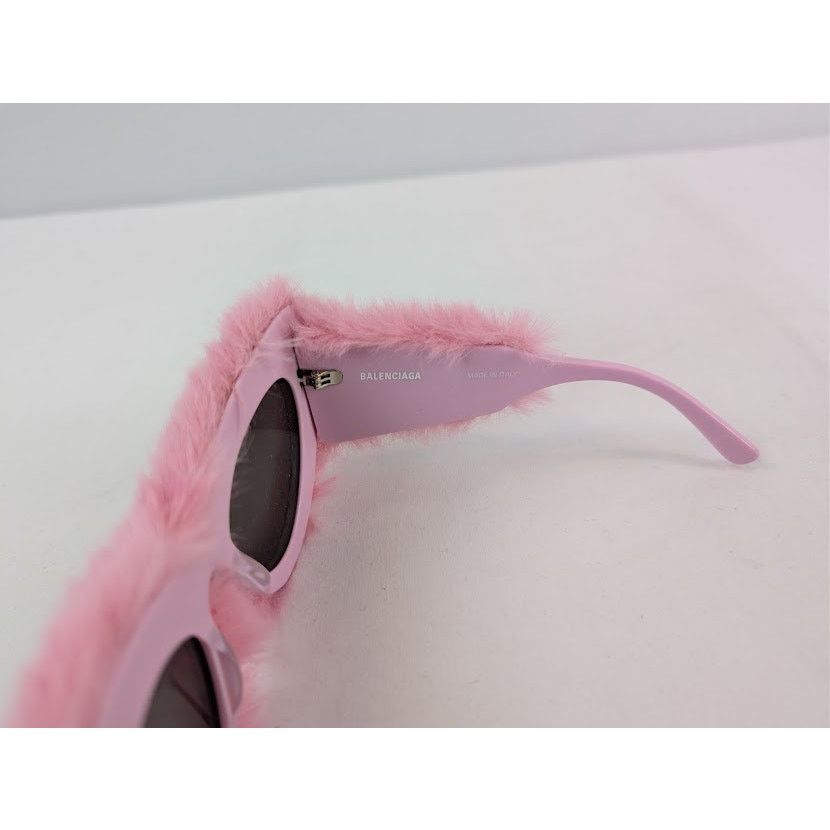 Balenciaga o1rshd1 Size: OS / Furry Sunglasses in Pink Size ONE SIZE - 6 Thumbnail