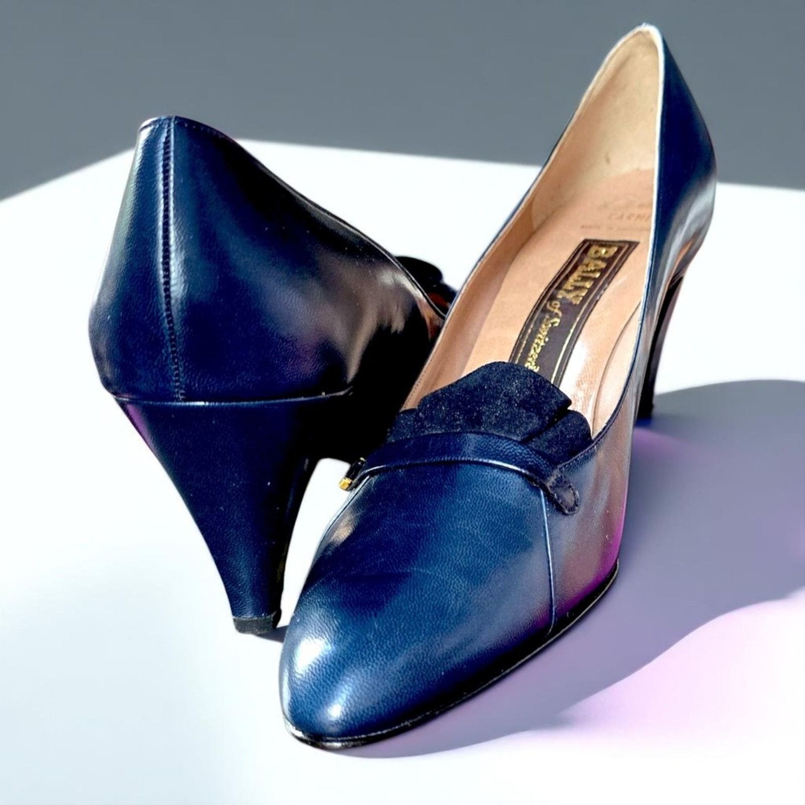 Bally Deadstock Bally Switzerland Navy Leather Pumps Classic 6.5 Size US 6.5 / IT 36.5 - 11 Thumbnail