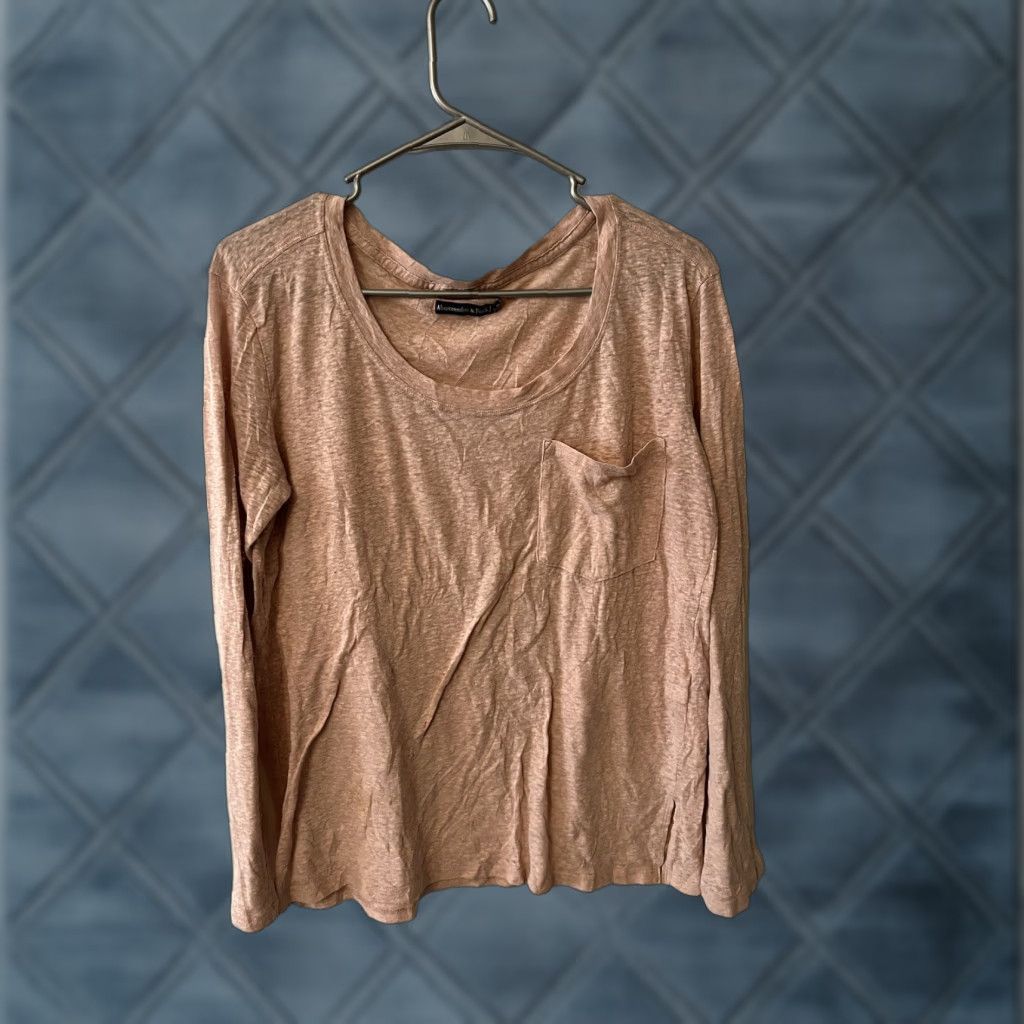 Abercrombie & Fitch Abercrombie & Fitch Long Sleeve Tee Women M Pink Round Neck Lightweight Shirt 90s? Size M / US 6-8 / IT 42-44 - 1 Thumbnail
