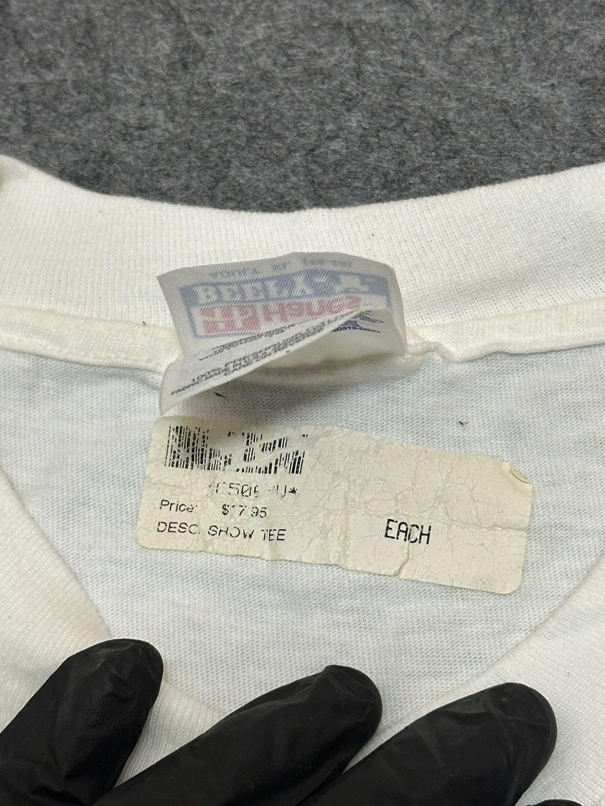 Hanes Vintage "Radio Show" logo. Size US XL / EU 56 / 4 - 6 Thumbnail