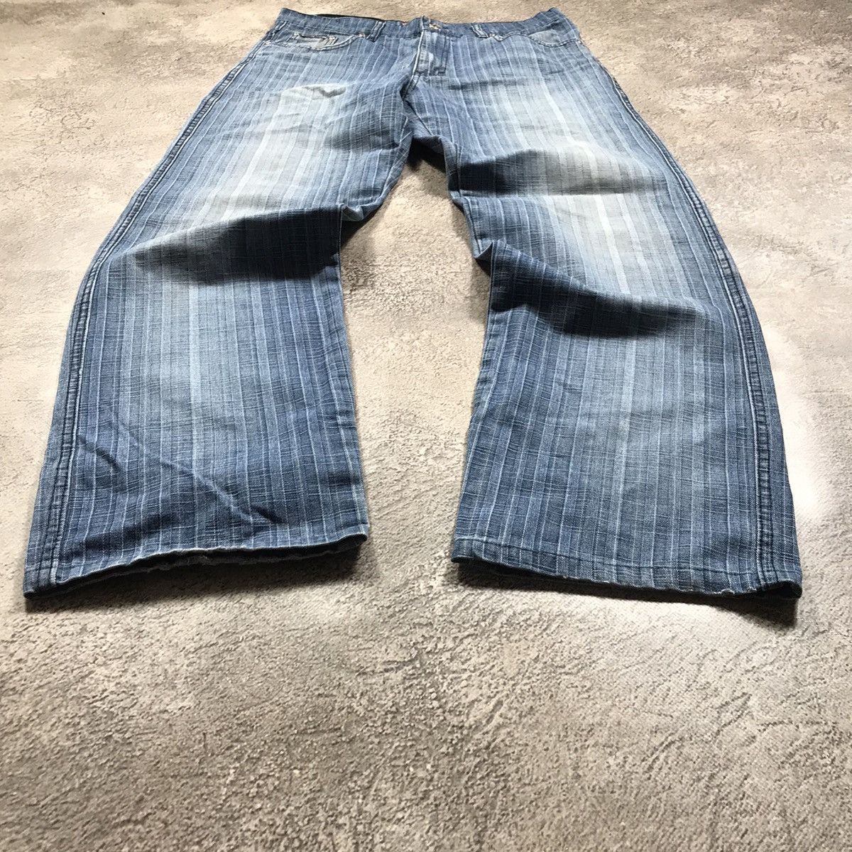 Vintage Vintage 90s Baggy Distressed Jeans Sun Faded Grunge Logo 31 Size US 31 - 1 Thumbnail
