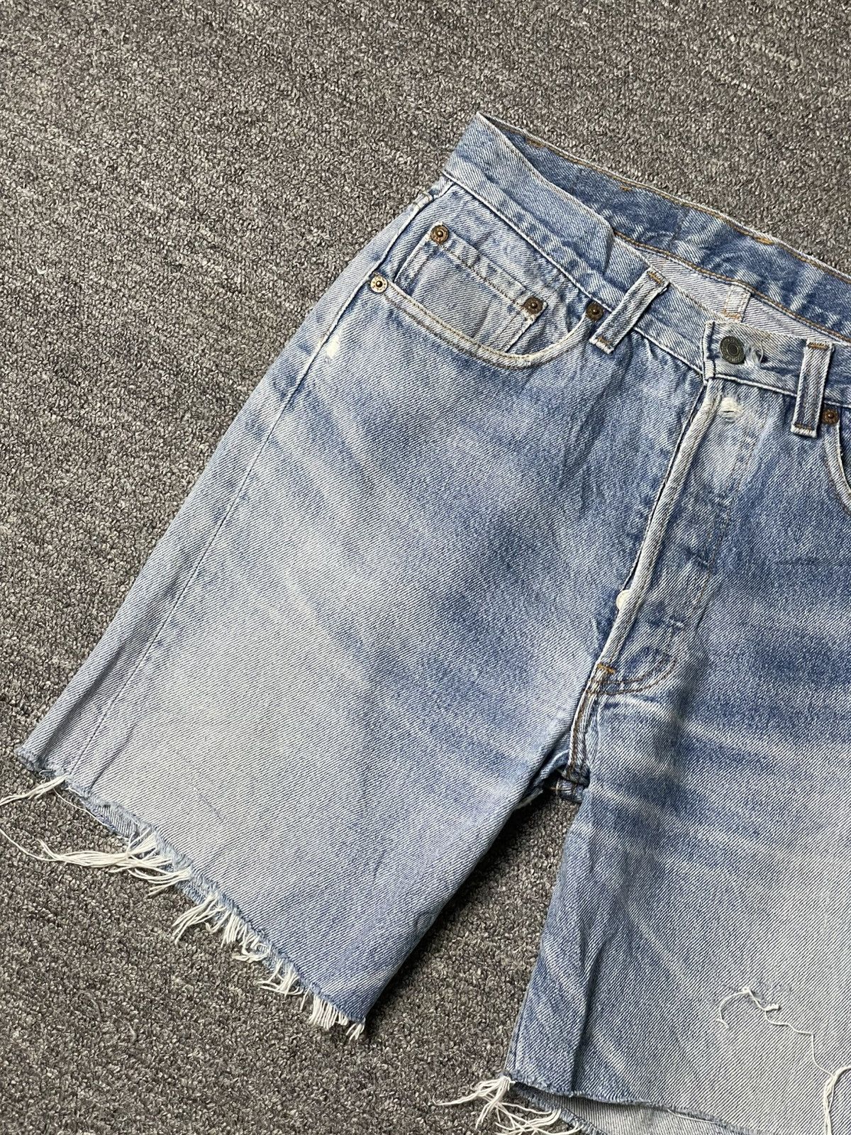 Levi's × Vintage Levis Strauss Co. Ripped Short Jeans (106) Size US 29 - 2 Thumbnail