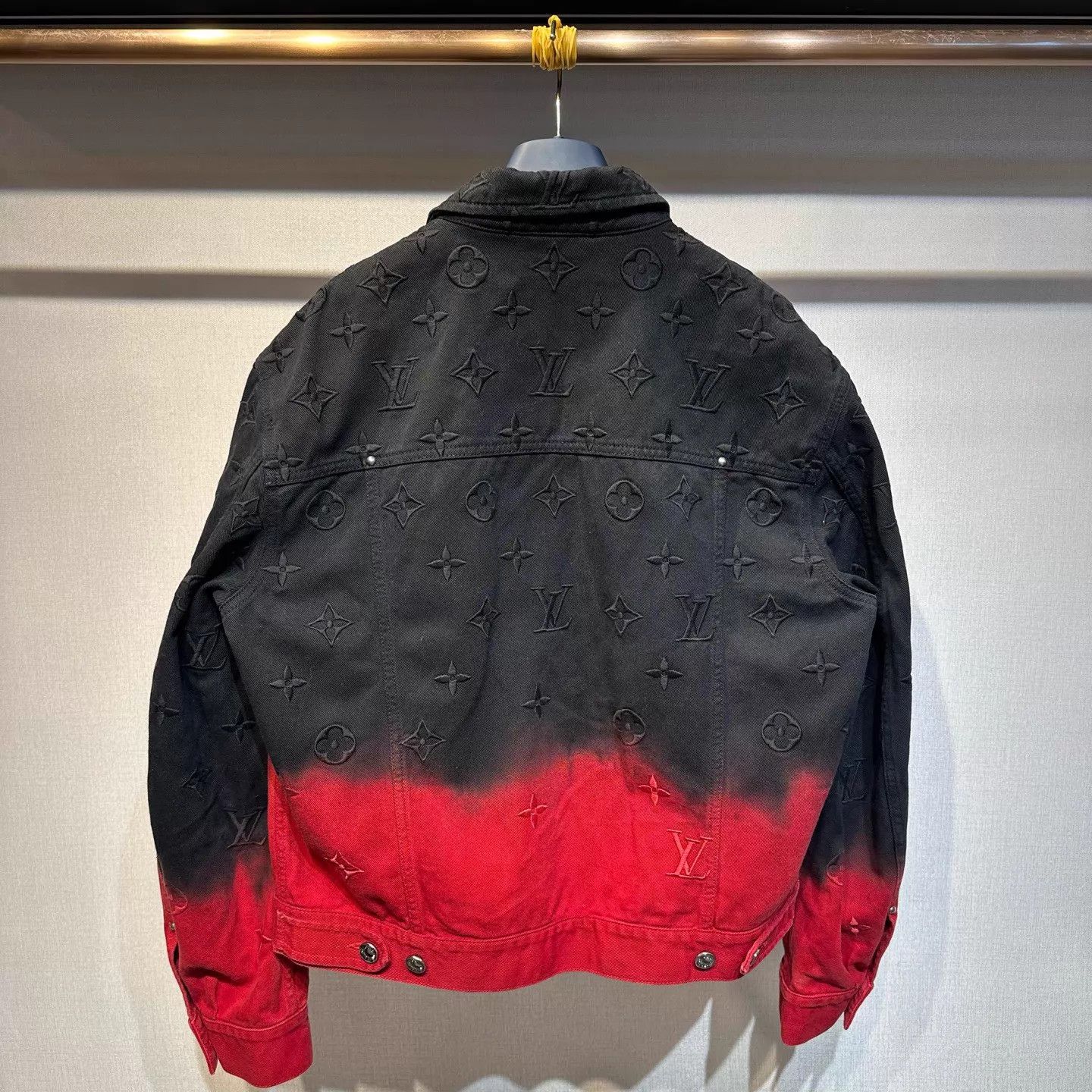 Louis Vuitton LV SS24 All-Over Embroidered Black/Red Gradient Denim Jacket Size US M / EU 48-50 / 2 - 4 Thumbnail