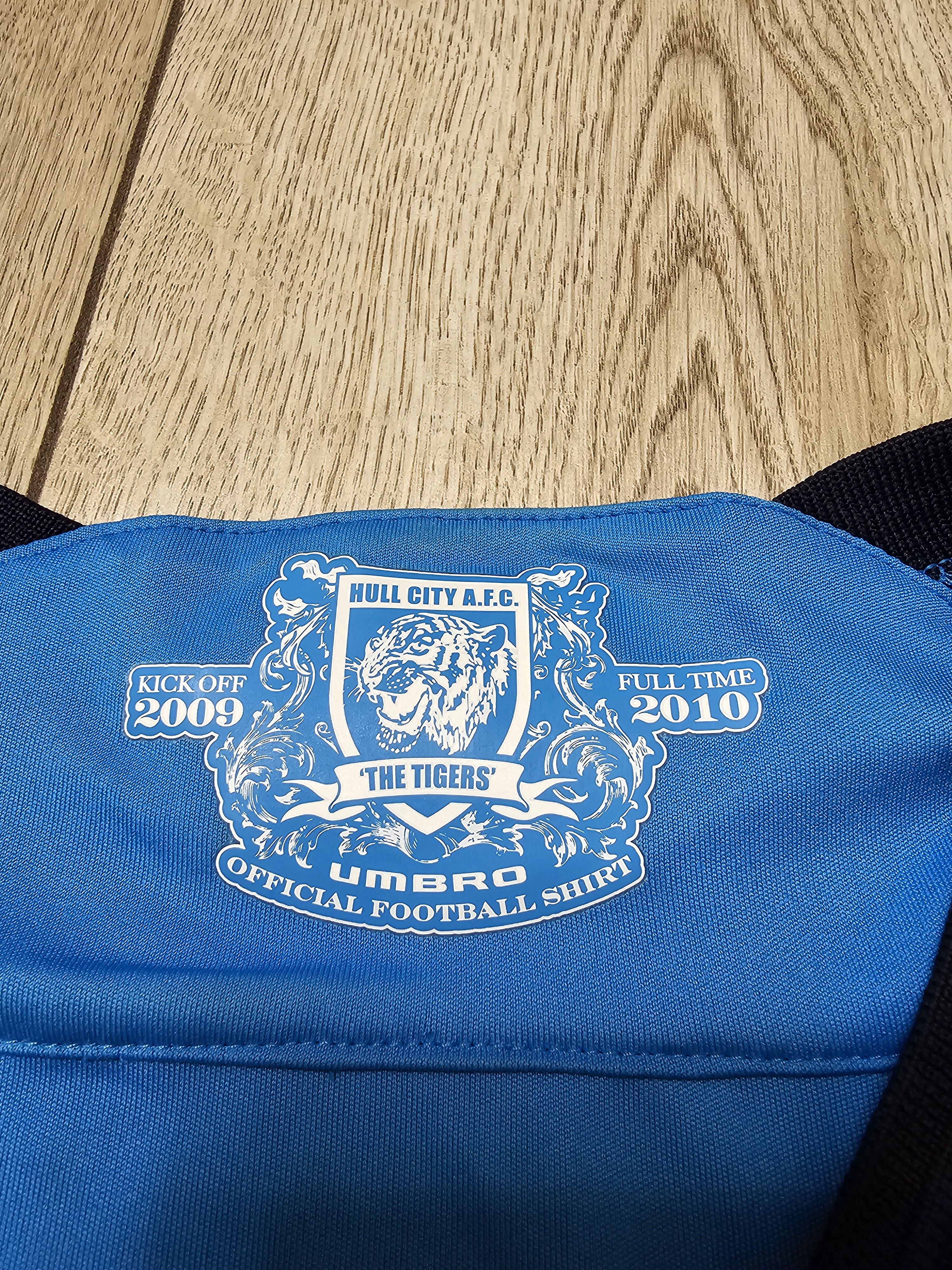 Umbro HULL CITY 2009 2010 AWAY FOOTBALL SHIRT SOCCER JERSEY Size US XL / EU 56 / 4 - 6 Thumbnail