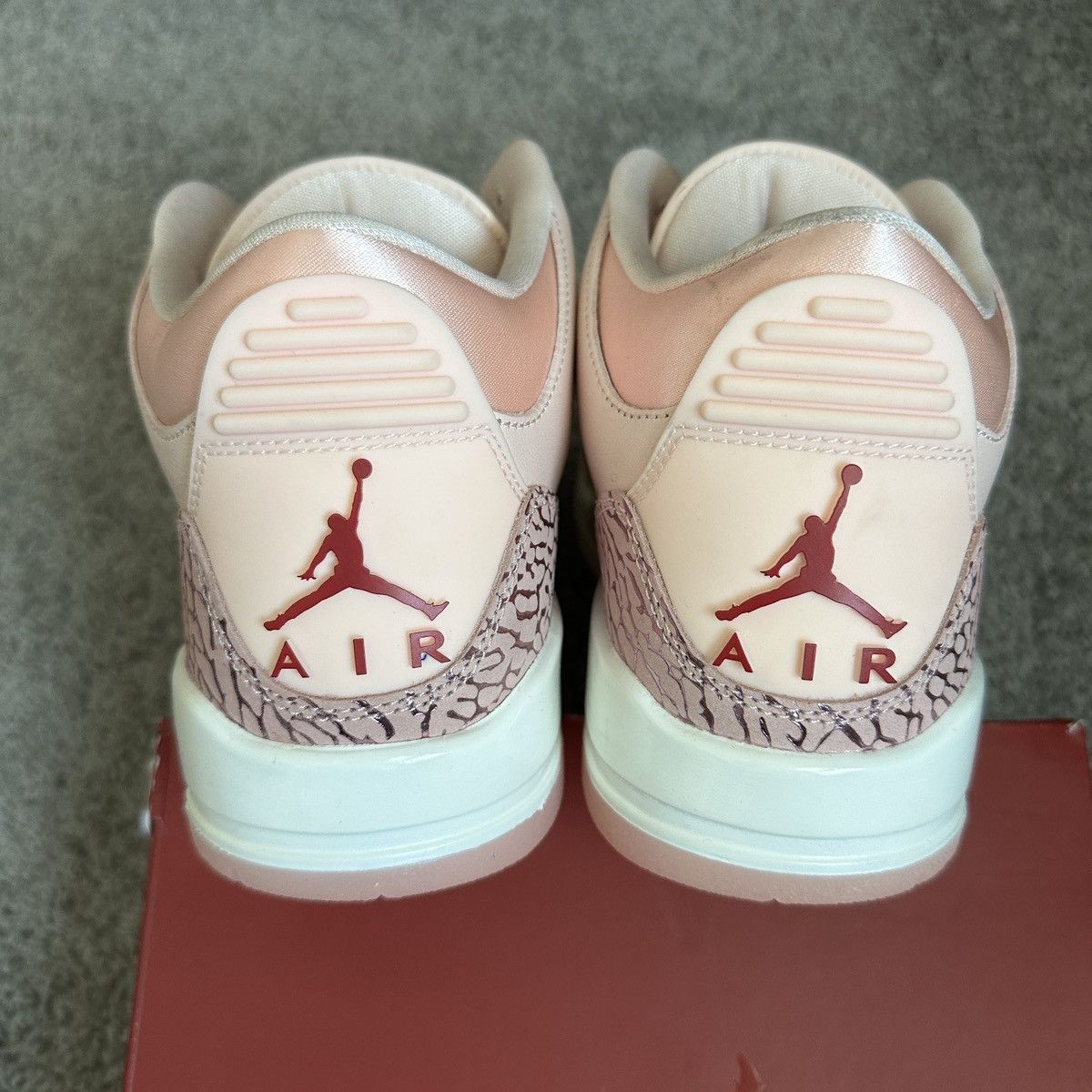 Jordan Brand × Nike Wmns Air Jordan Retro 3 Valentines Day Size US 9.5 / IT 39.5 - 4 Thumbnail