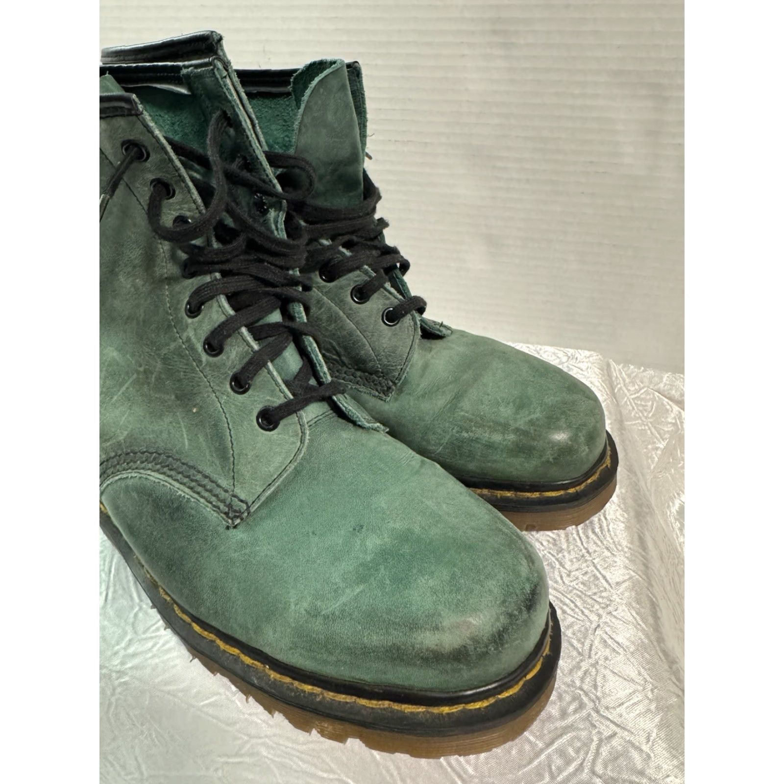 Dr. Martens VINTAGE Dr. Martens FOREST GREEN LEATHER BOOTS Unisex 8UK Made in England - Rare Casual Ankle Boots Leather Block Heel Mens Womens Girls Boys Size US 8 / IT 38 - 5 Thumbnail