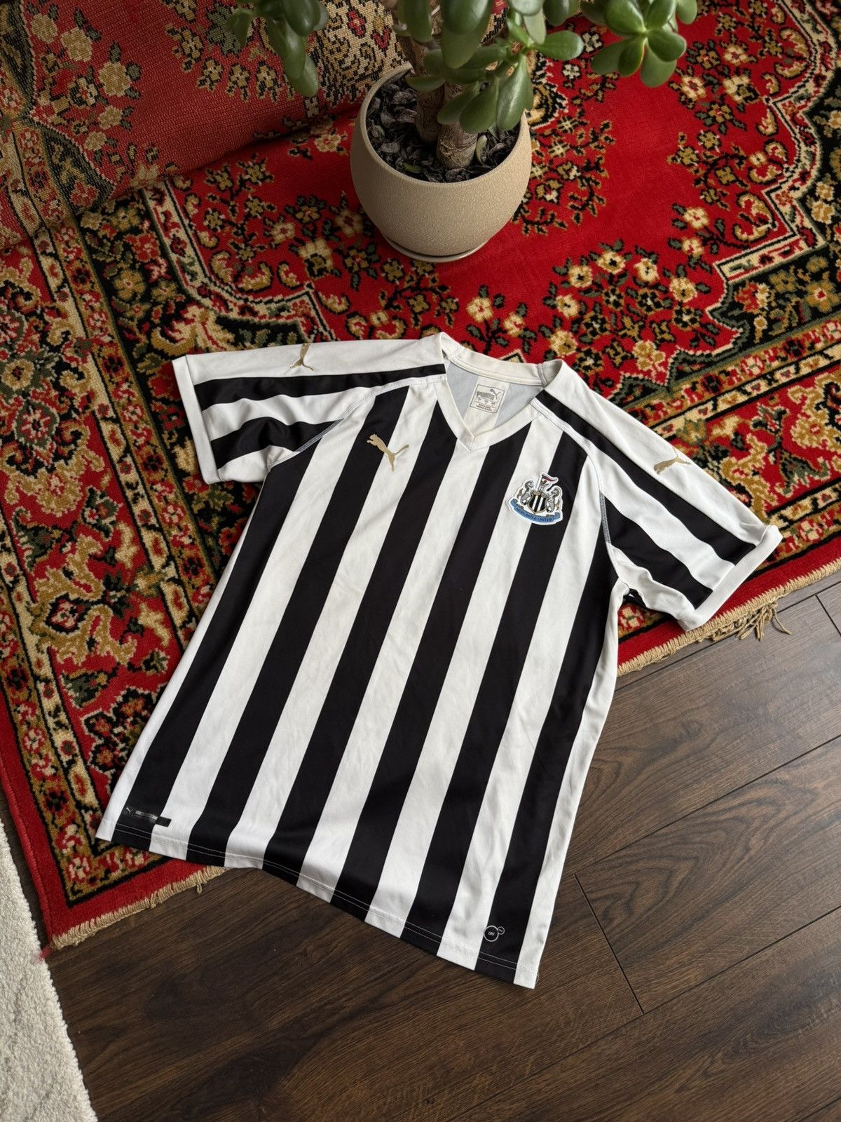 Puma Blokecore puma Newcastle 2013 Striped Home Football Shirt L Size US L / EU 52-54 / 3 - 1 Thumbnail