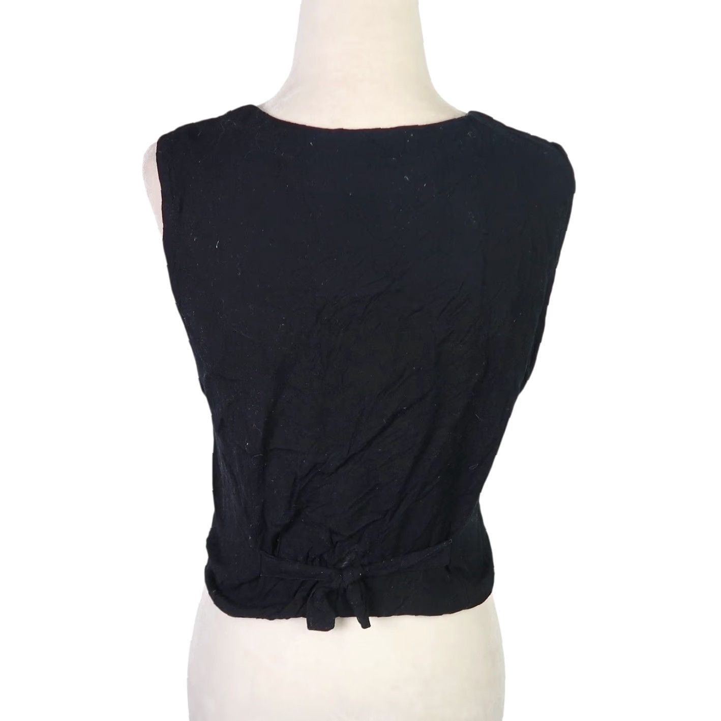 Vintage VINTAGE Baxter & Wells Geometric Tapestry Needlepoint Vest S Women Black Geometric 90s Bohemian Sleeveless Button Front Tie Back Short Length Size S / US 4 / IT 40 - 4 Thumbnail