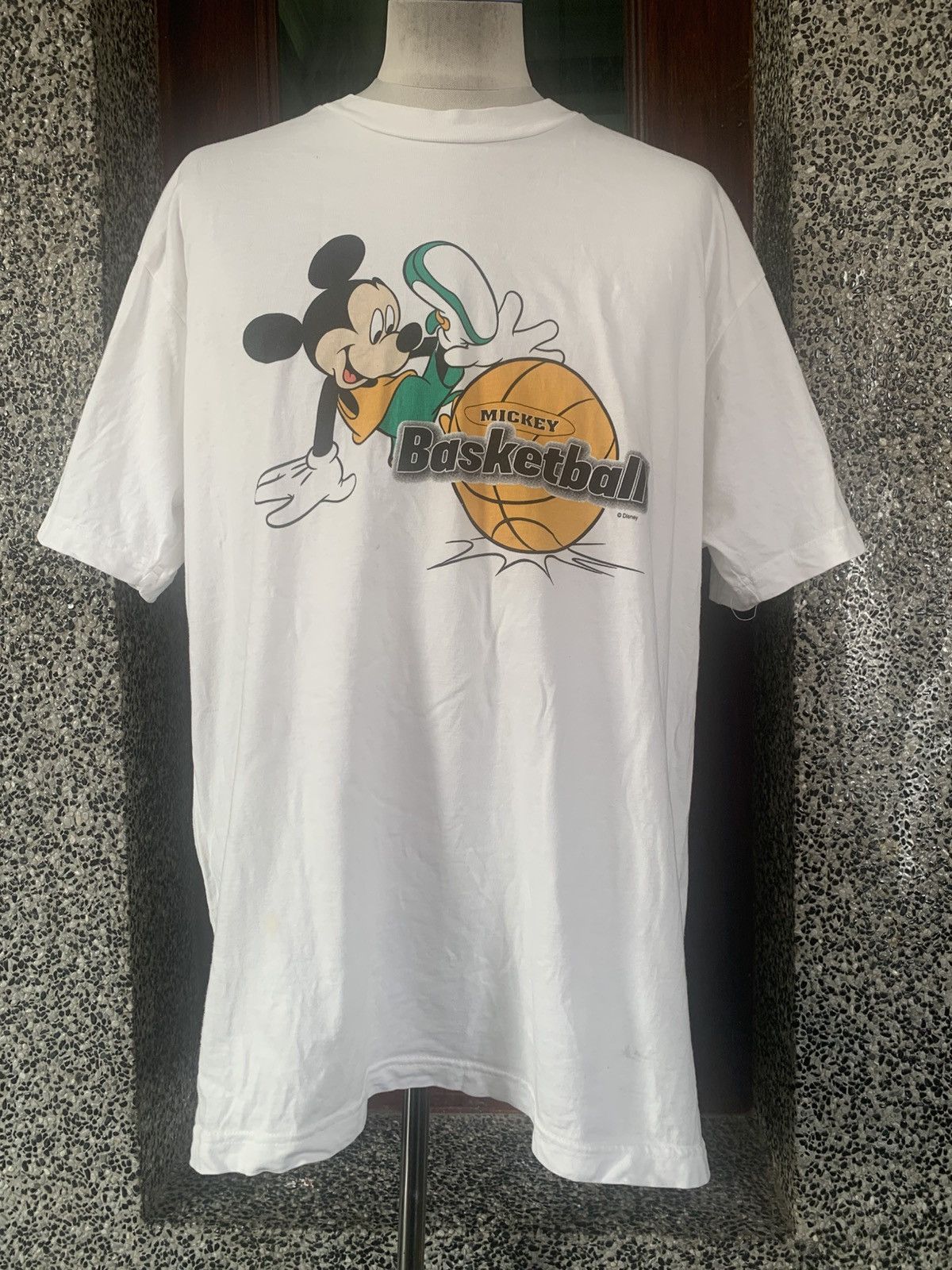Disney × Mickey Mouse × Vintage Vintage 90s Disney Mickey Basketball T shirt Size US XL / EU 56 / 4 - 1 Thumbnail