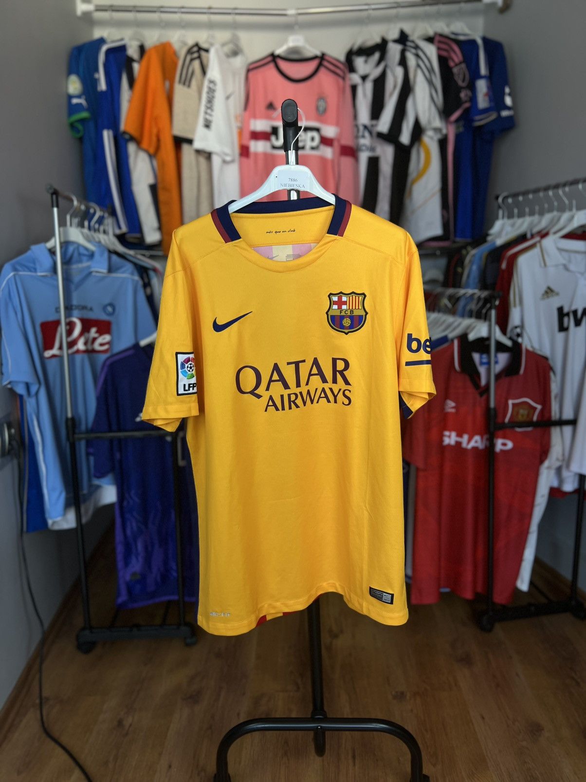 Nike Soccer Jersey Nike Barcelona 2015/16 Rakitić Size US L / EU 52-54 / 3 - 2 Thumbnail
