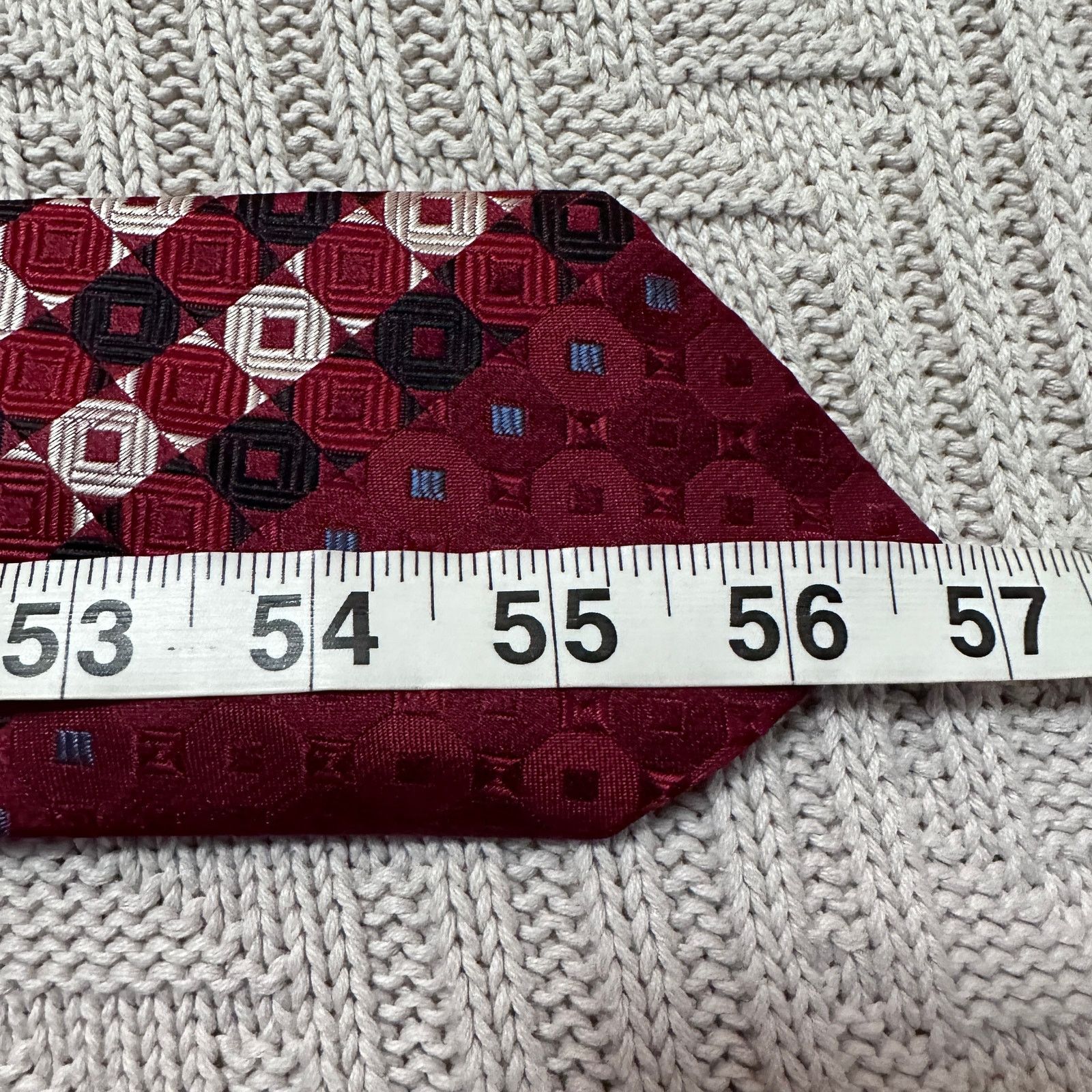 Vintage Vintage maroon patterned Italian silk tie. Size ONE SIZE - 4 Thumbnail