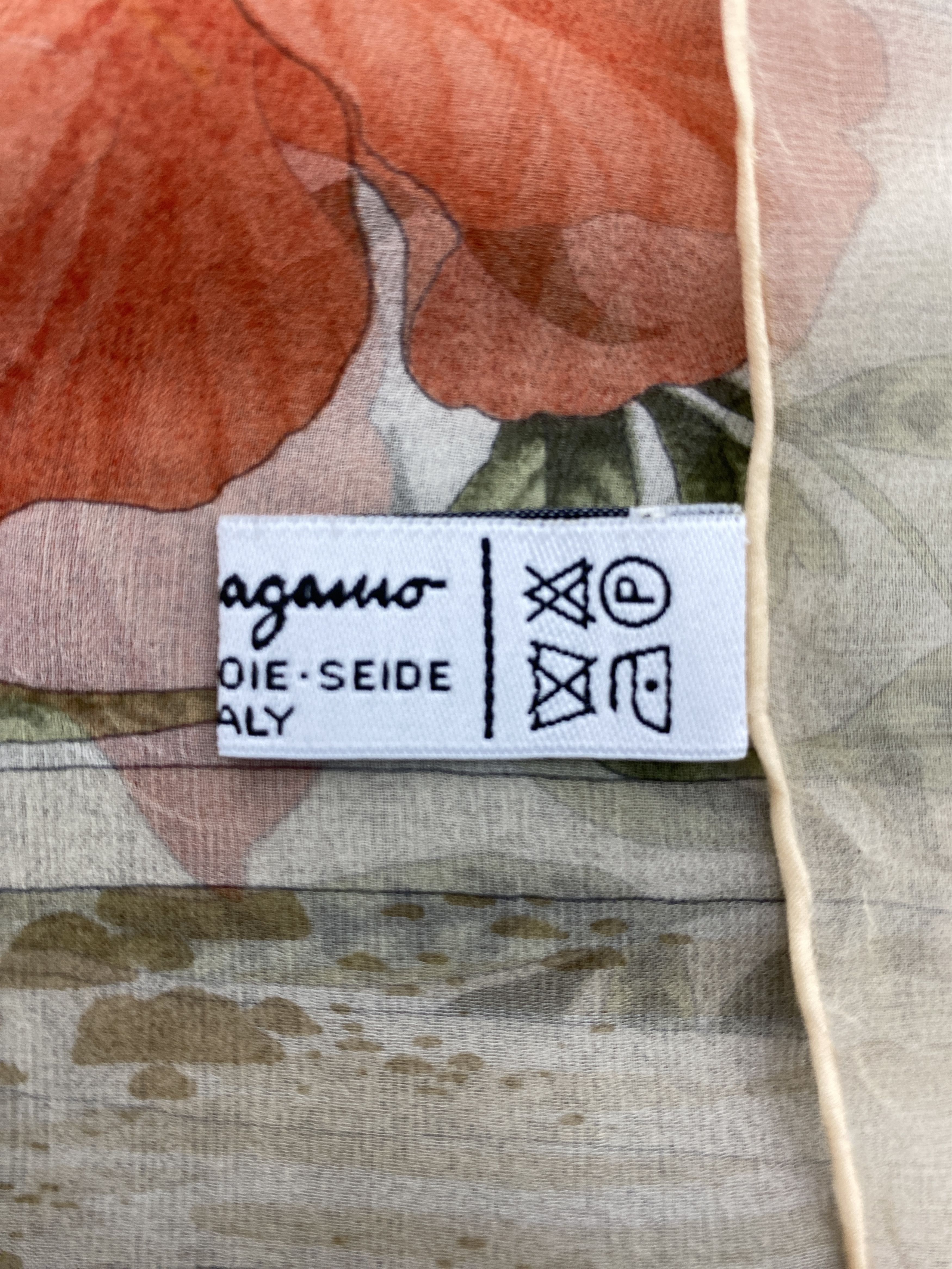 Salvatore Ferragamo × Vintage Salvatore Ferragamo Silk Scarf / Foulards / Babushka SN0018 Size ONE SIZE - 9 Thumbnail
