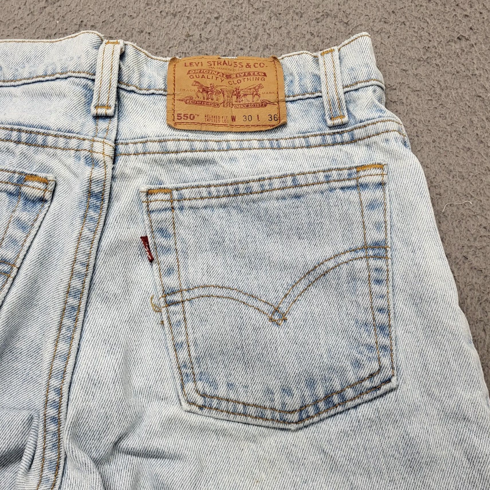 Levi's VINTAGE Levi’s 550 Jeans Men’s 30x36 Blue Denim USA 1995 Flaw* Leather Logo Embroidered 5-Pocket Regular Straight Jeans Mens Size US 30 / EU 46 - 3 Thumbnail