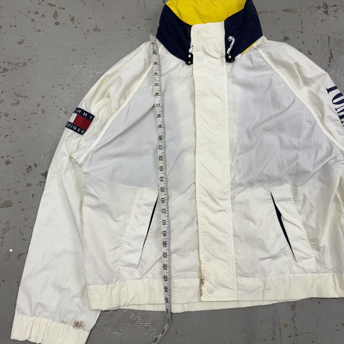 Tommy Hilfiger Vintage Tommy Hilfiger Spellout Windbreaker Jacket Size US L / EU 52-54 / 3 - 6 Thumbnail