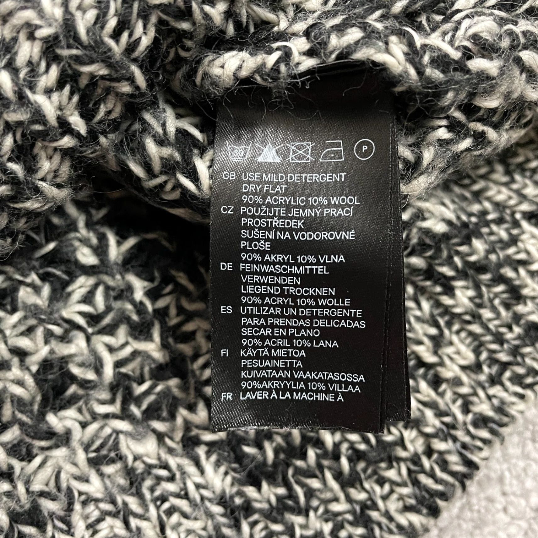 H&M H&M Sweater Dress Women's Small Black Knit V-Neck Pockets Solid Size S / US 4 / IT 40 - 6 Thumbnail