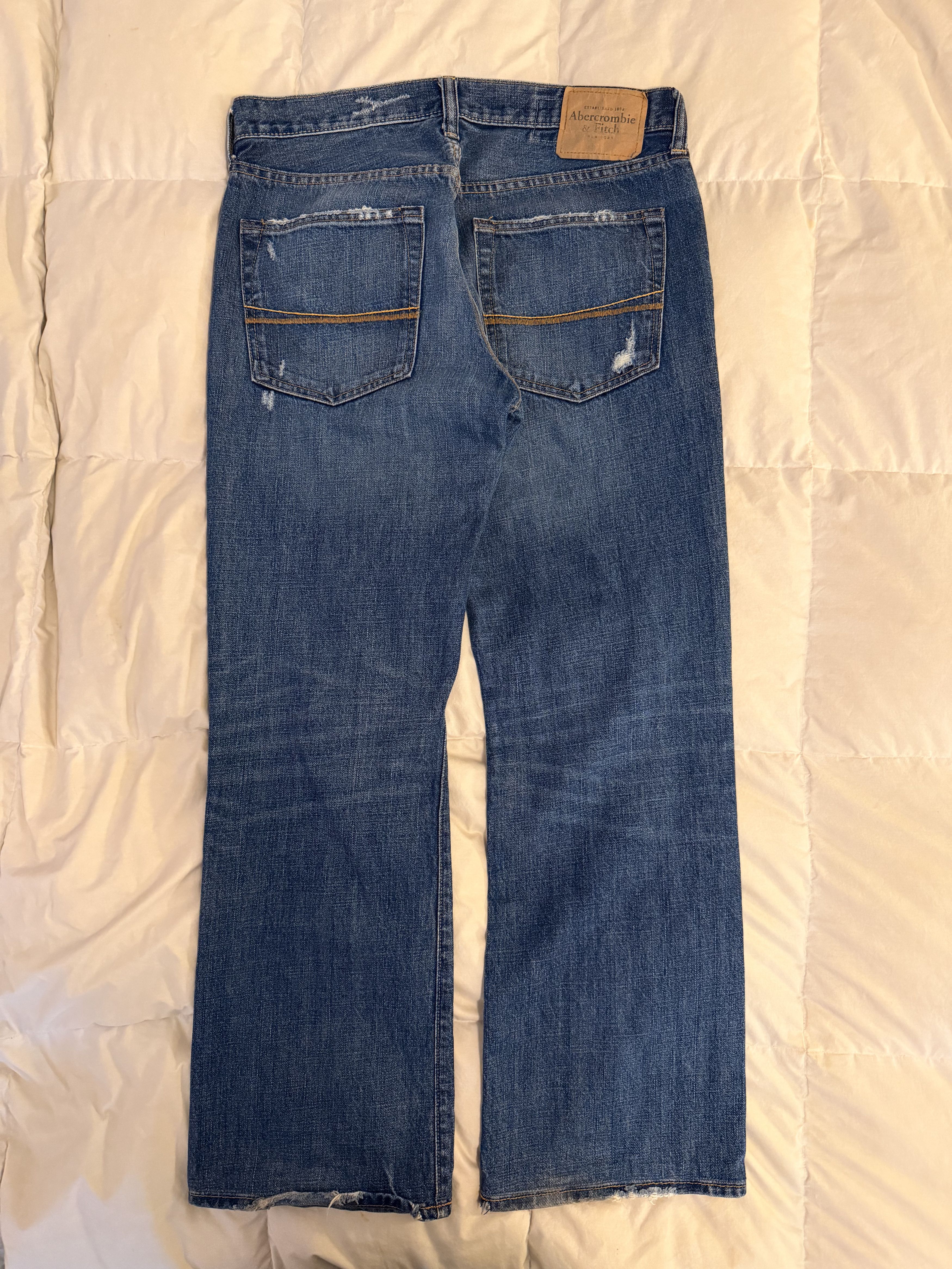 Abercrombie & Fitch Abercrombie & Fitch Low-rise Bootcut Denim Size US 32 / EU 48 - 2 Thumbnail