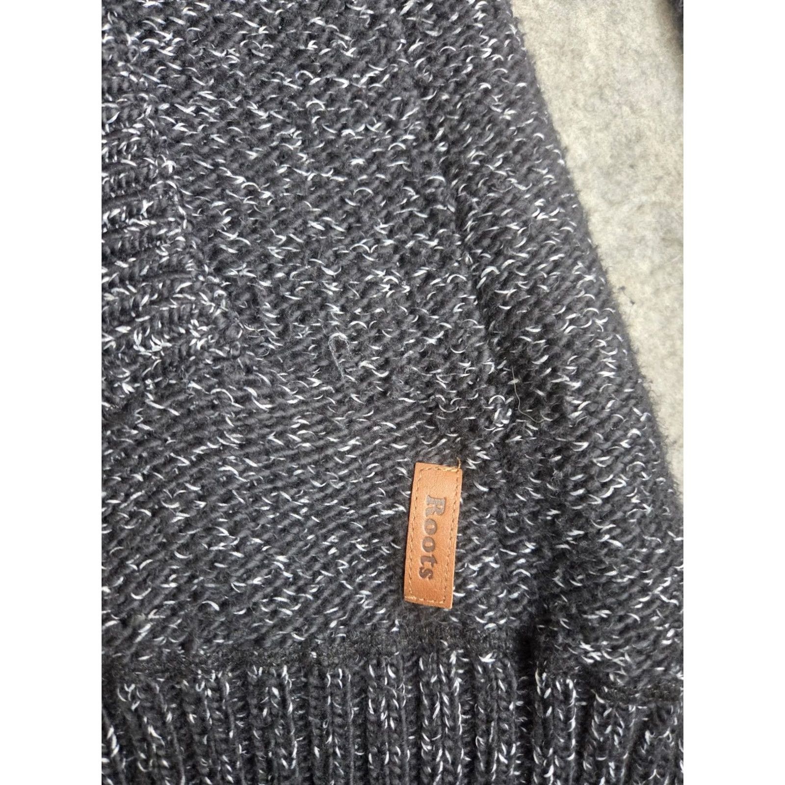 Roots New title: ROOTS CANADA WOOL KNIT SWEATER LARGE MOCK NECK BUTTON PULLOVER Size L / US 10 / IT 46 - 7 Thumbnail