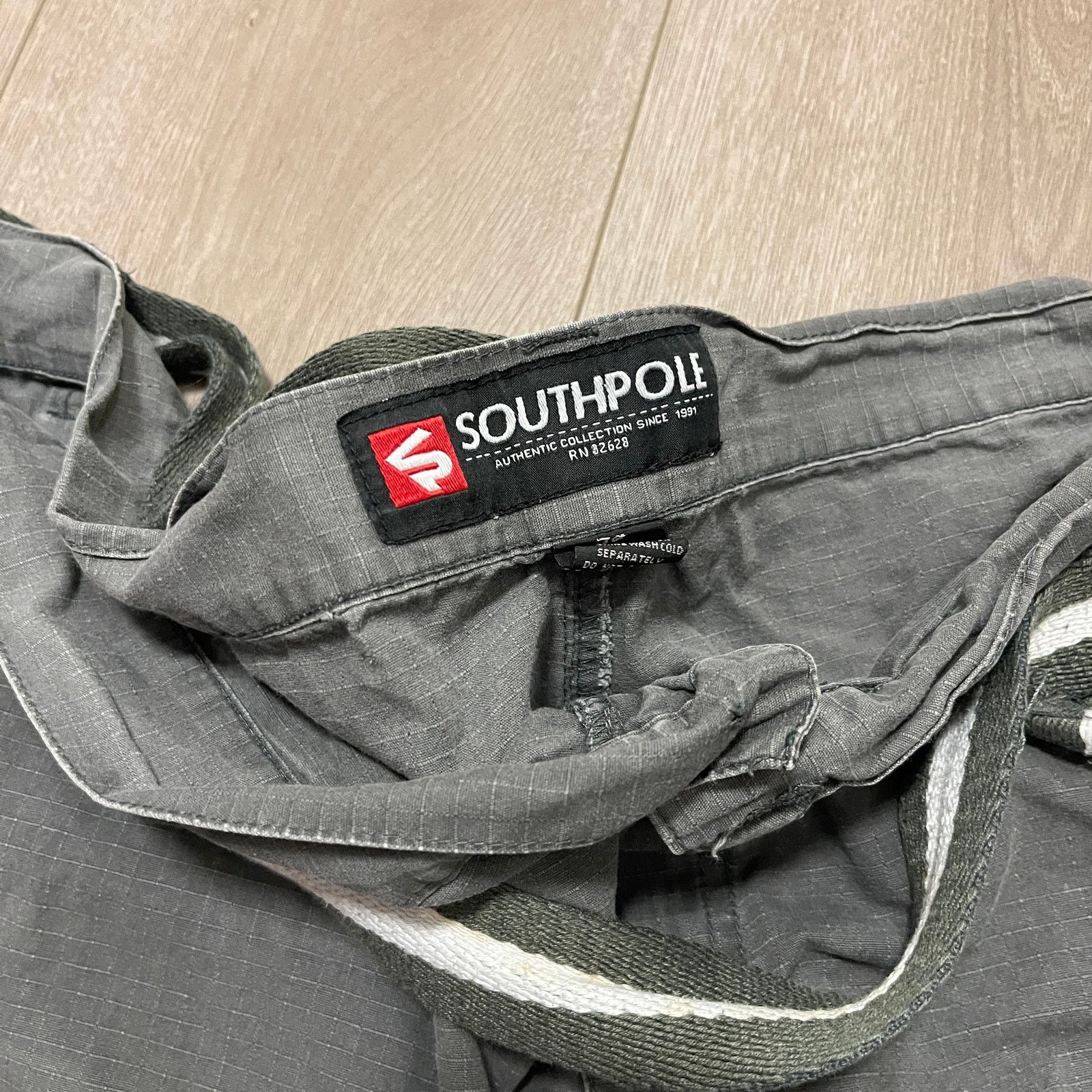Southpole Southpole gray belted cargo shorts gray size 52 B8 Size US 44 / EU 60 - 3 Thumbnail