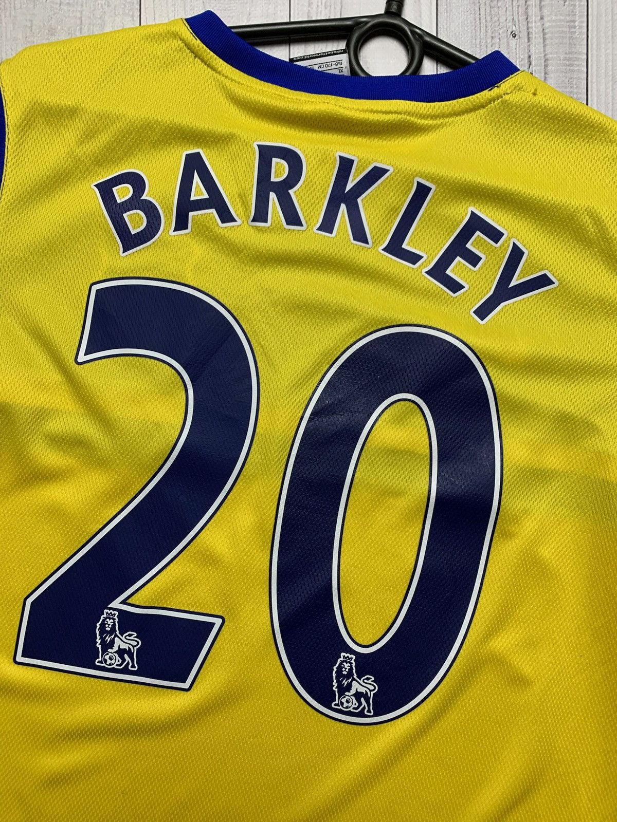 Nike × Vintage Vintage Nike Everton soccer jersey size S yellow 20 Barkley Size US S / EU 44-46 / 1 - 9 Thumbnail