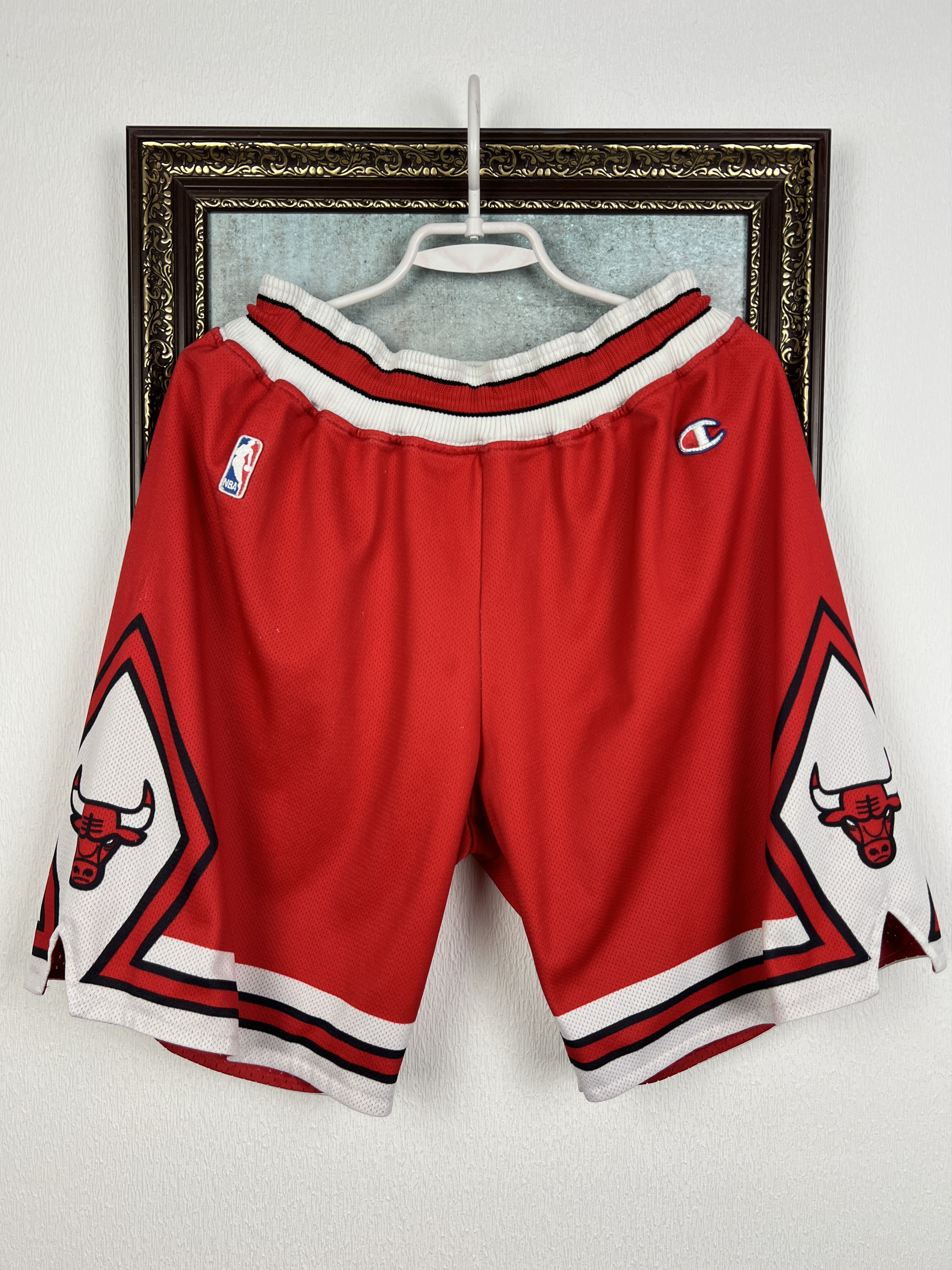 Champion Rare Authentic Pro Cut Game Shorts Chicago Bulls Champion Size US 34 / EU 50 - 1 Thumbnail