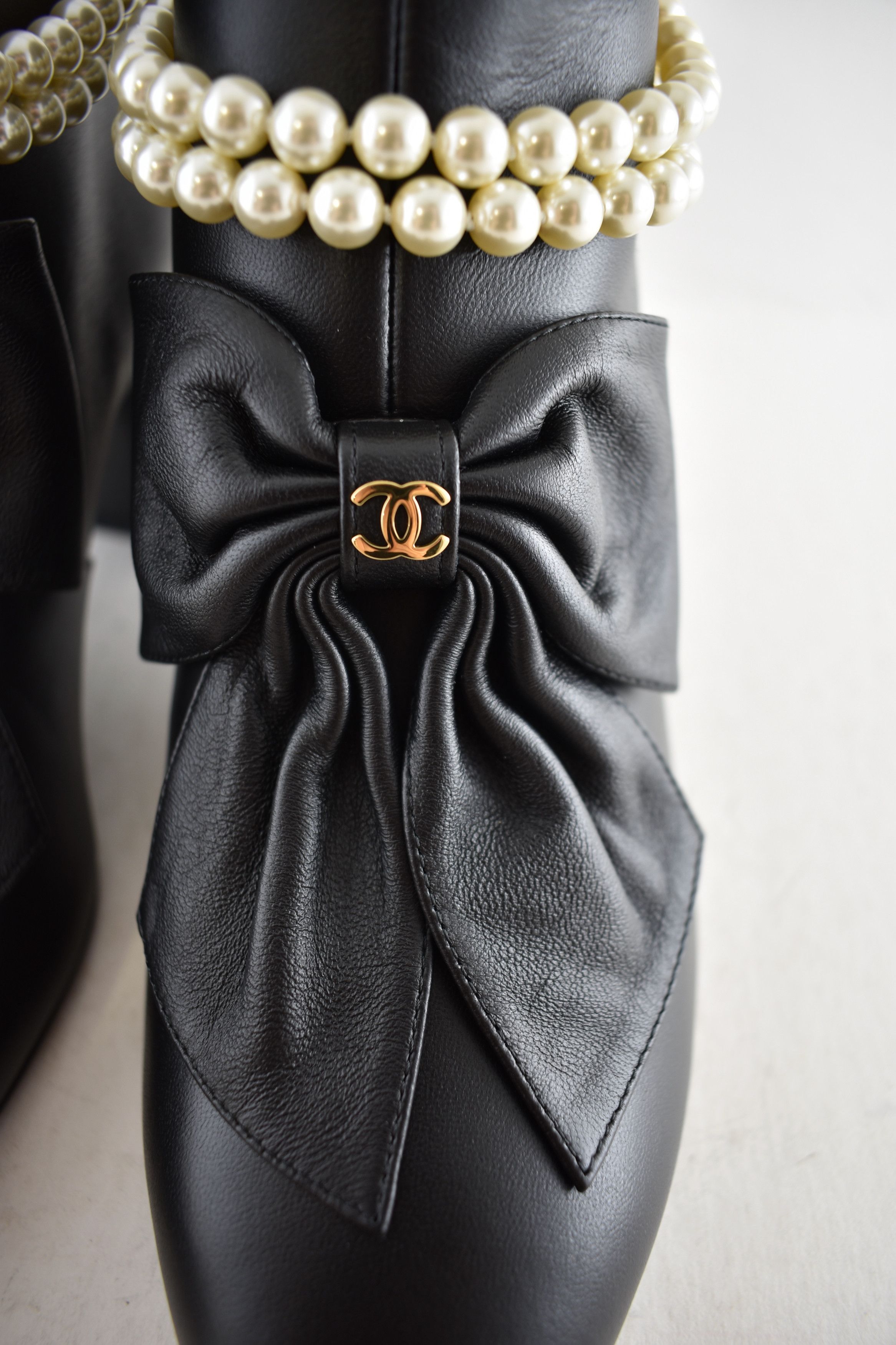 Chanel Chanel 24A Pearl CC Bow Pointed Short Ankle Heel Boots 38 Size US 8 / IT 38 - 10 Thumbnail