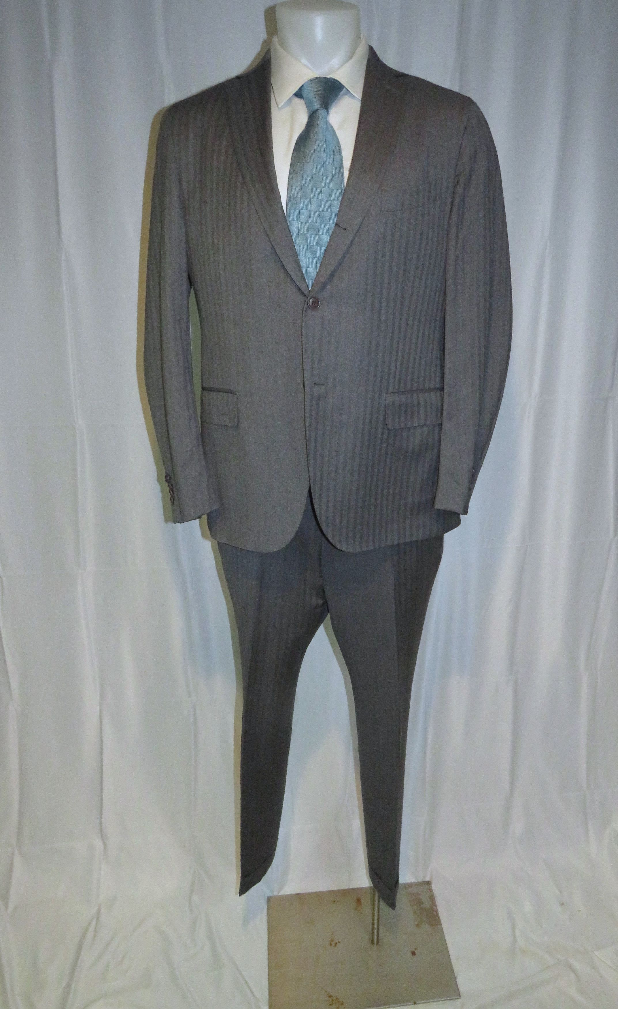 Ermenegildo Zegna Firen Very Recent Gray Herringbone Three Roll Two Suit 44R Size 44R - 1 Thumbnail