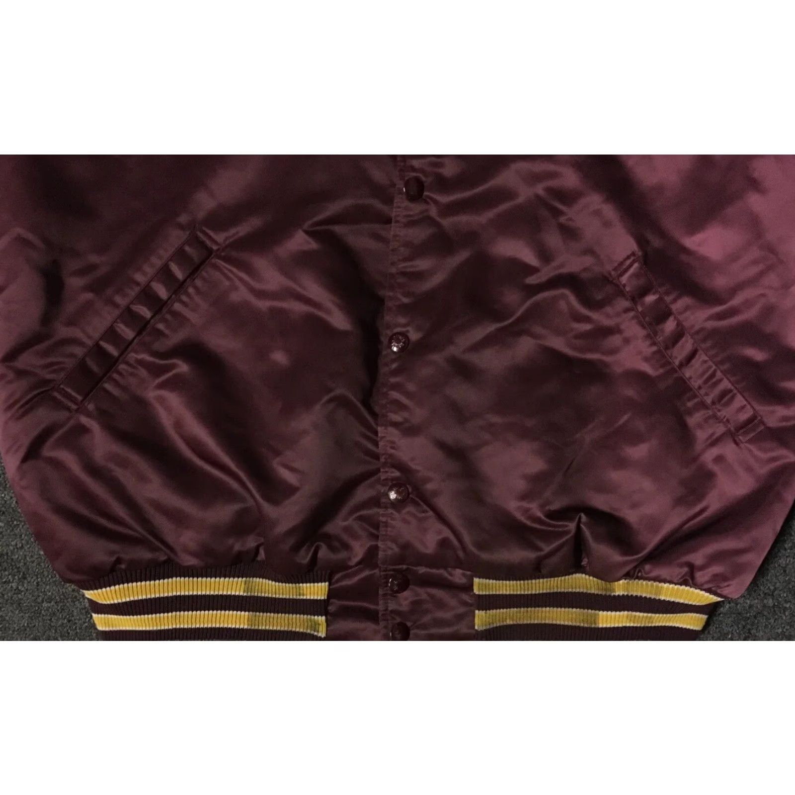 Vintage VINTAGE Stewartville Football Satin Jacket L USA School Track PE Varsity Grunge 80s Red Mens Size US L / EU 52-54 / 3 - 4 Thumbnail