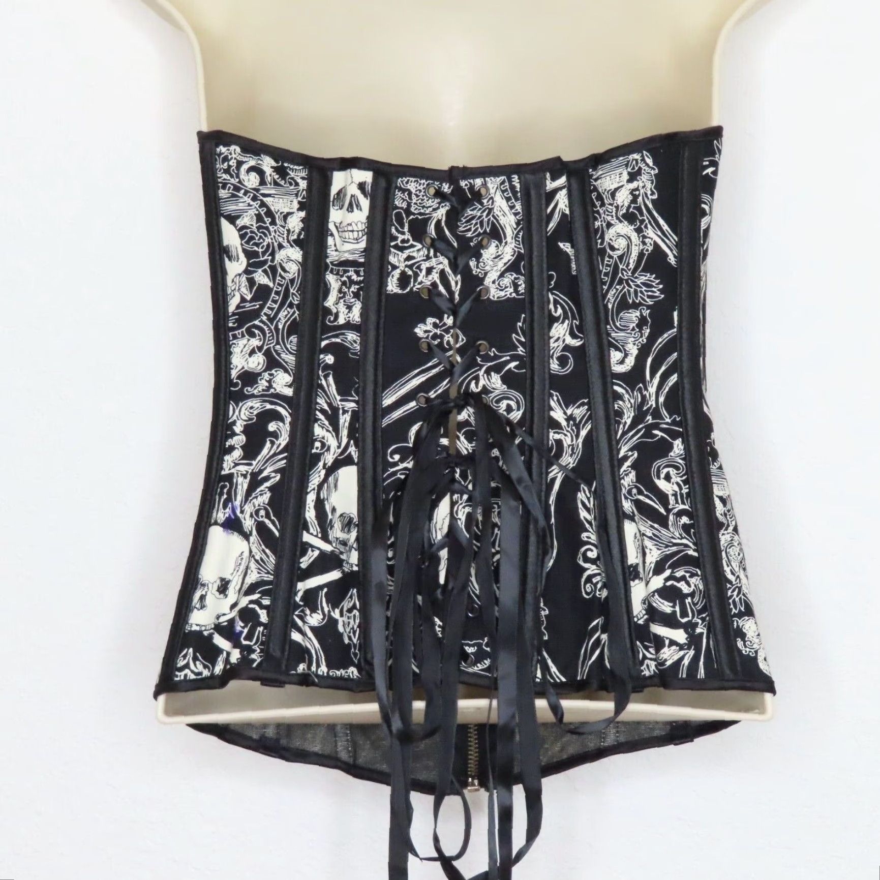 Vintage VINTAGE Shirley of Hollywood Skullduggery 36 Womens Skull Black Lace Up Corset Sexy Top Size XS / US 0-2 / IT 36-38 - 7 Thumbnail